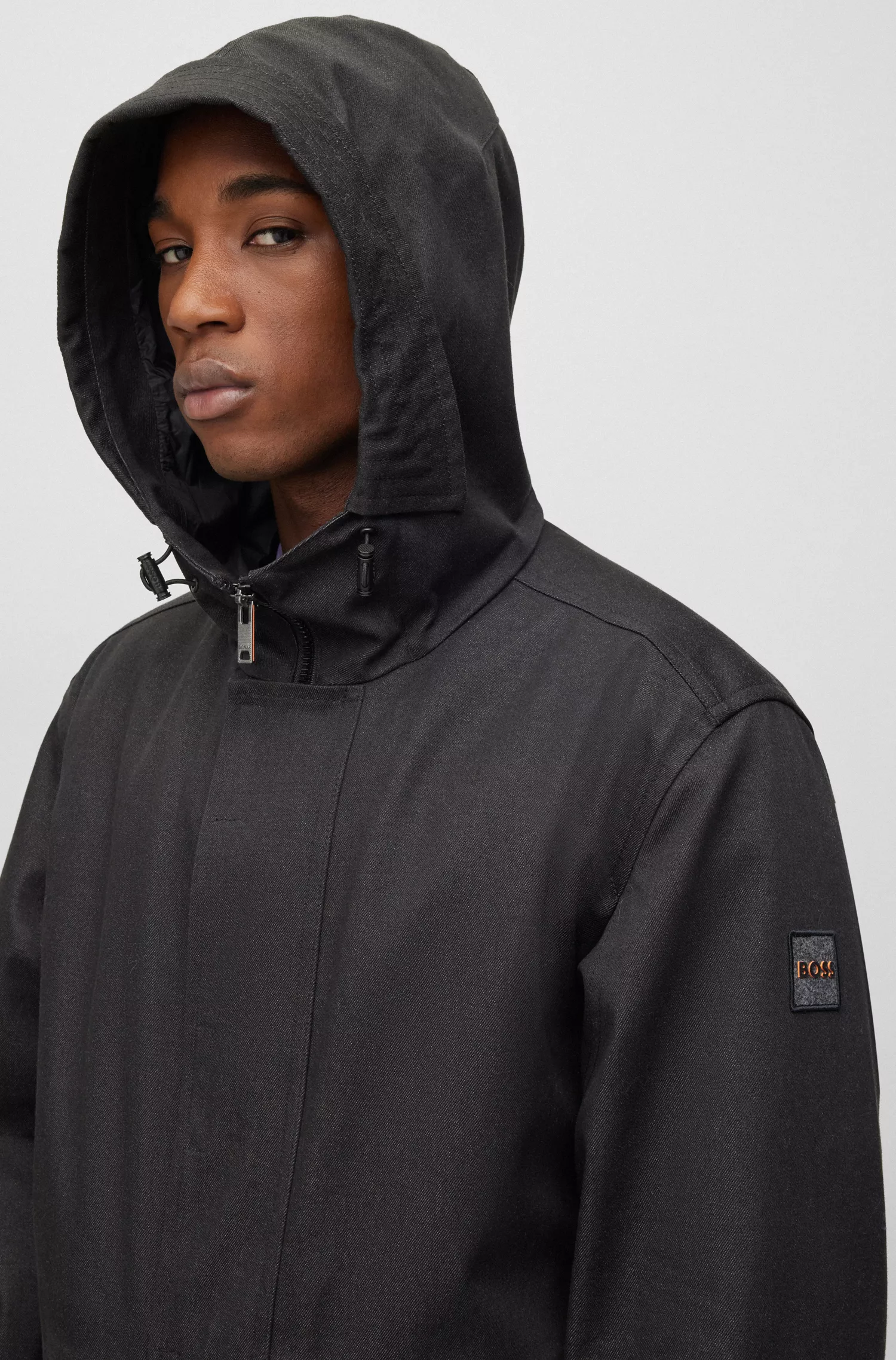 Jaqueta parka BOSS laranja três em um com forro interno removível.