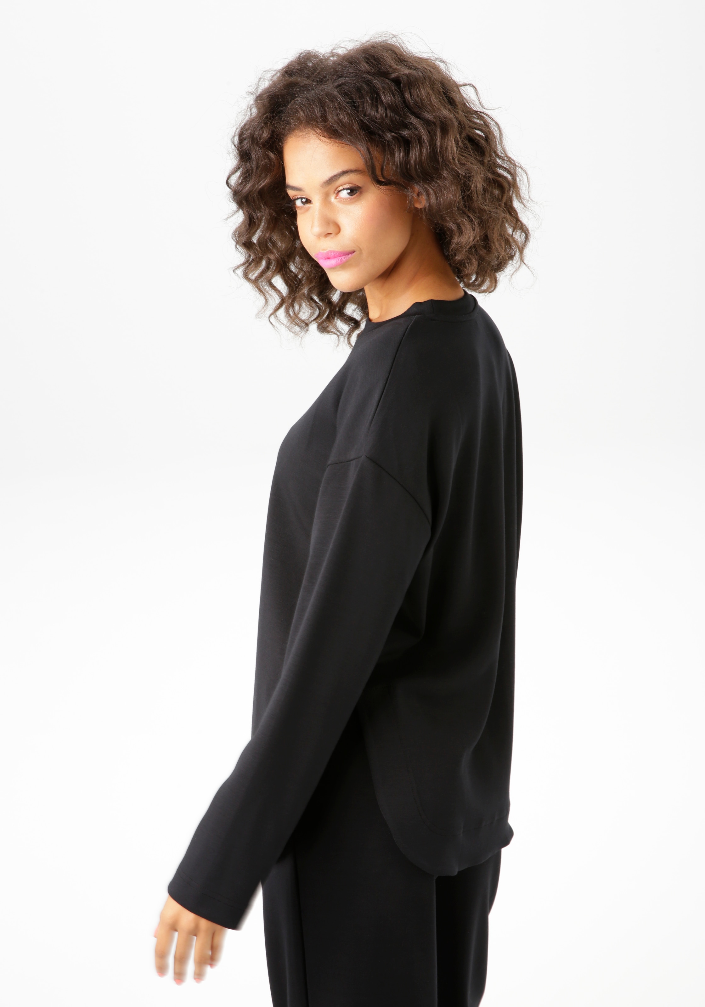 Aniston CASUAL Sweatshirt , in trendiger Farbpalette