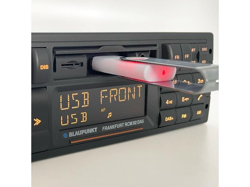 Blaupunkt Autoradio Frankfurt RCM82DAB, 1 DIN Das neu aufgelegte Kult-Autoradio aus den 90ern mit modernster Technik und vielen neuen Features