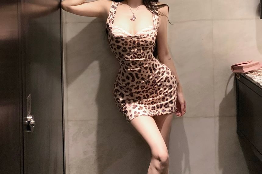 NENE - Mouwloze sweetheart-hals luipaardprint mini-bodyconjurk