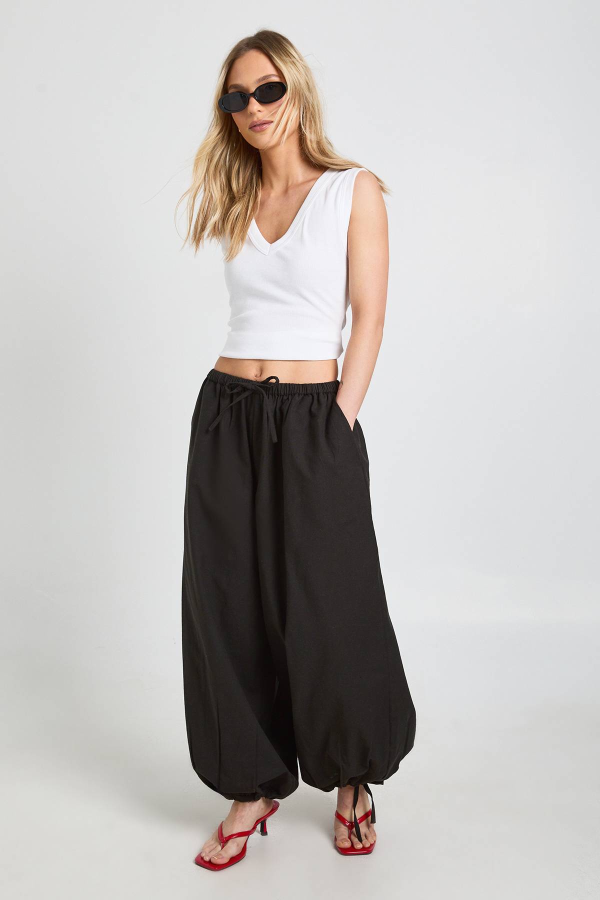 boohoo Pantalon Ballon Petite Aspect Lin Avec Liens Aux Chevilles