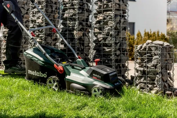 Metabo RM 36-18 LTX BL 36 - Græsslåmaskine - ledningfri - 18 V - 5.2 Ah - 2 batterier - 4000 opm - 36 cm - 14 kg