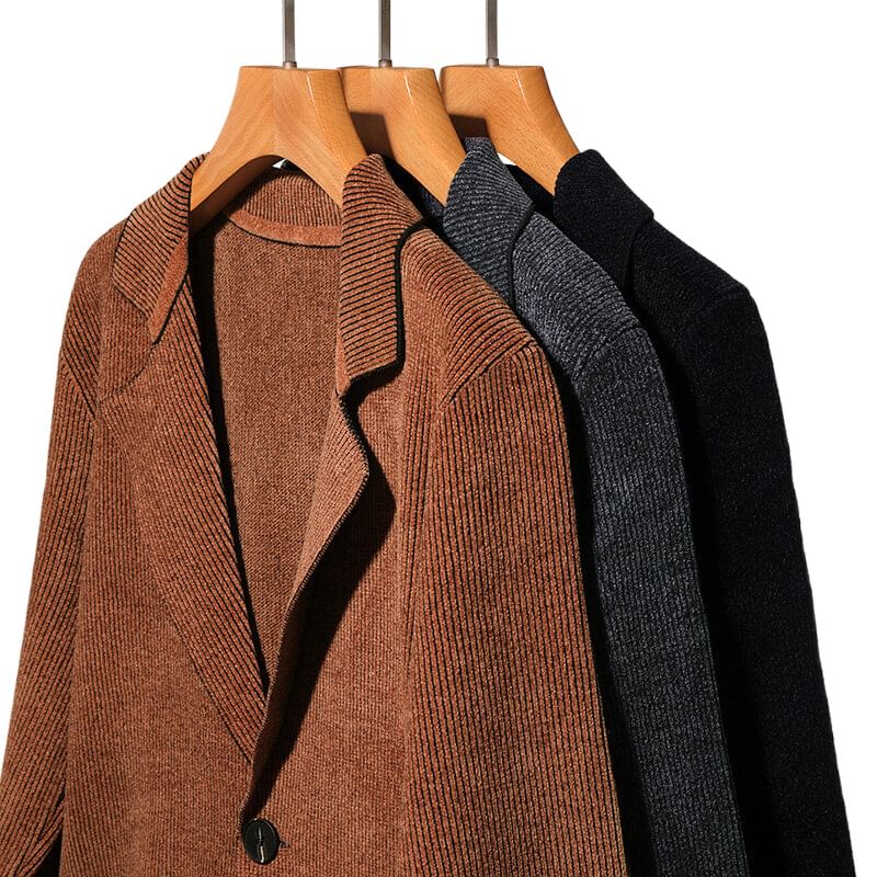 FORSETI - Geribbeld vest met één knoop en inkeping in de revers
