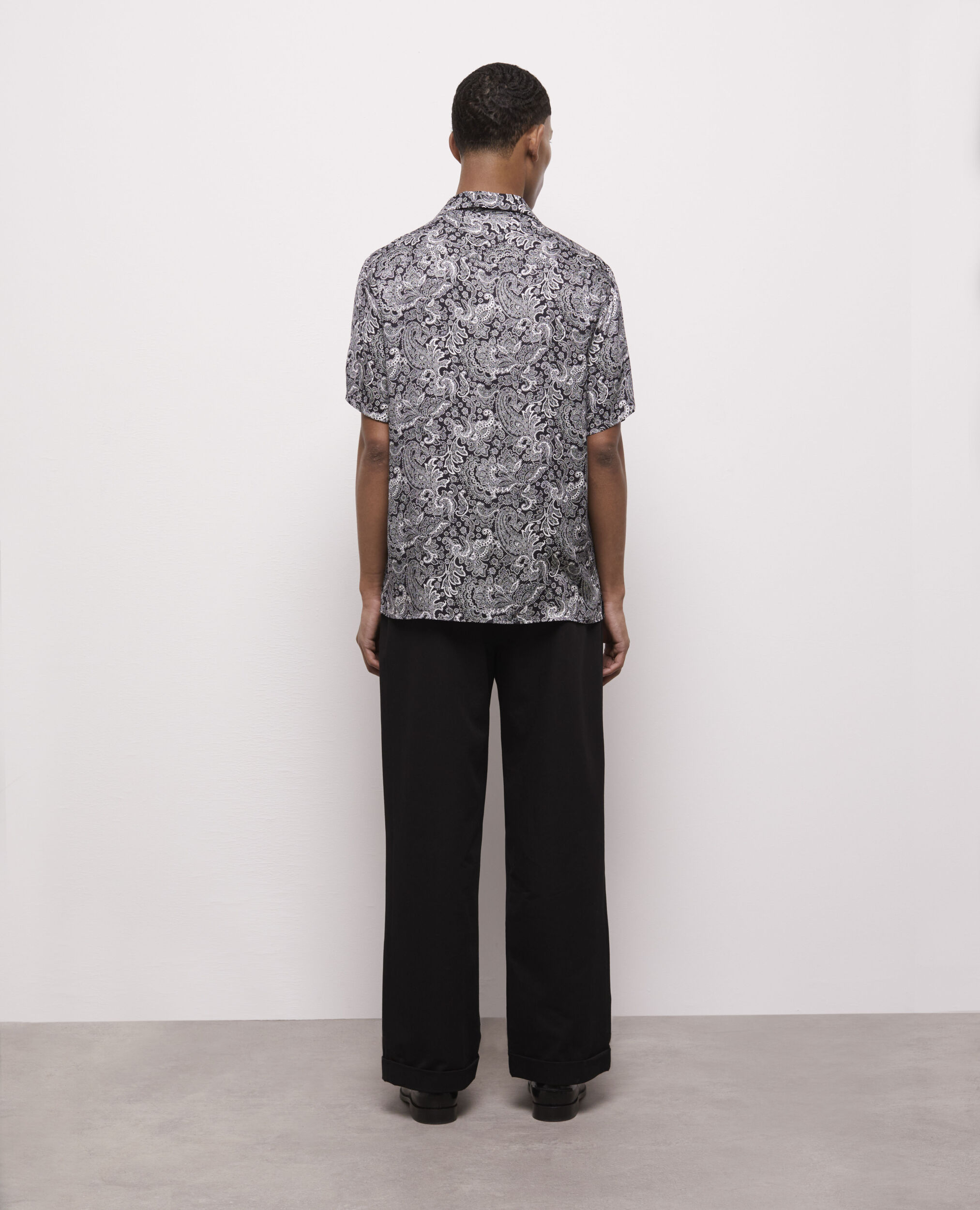 Chemise imprimée blanche et noire