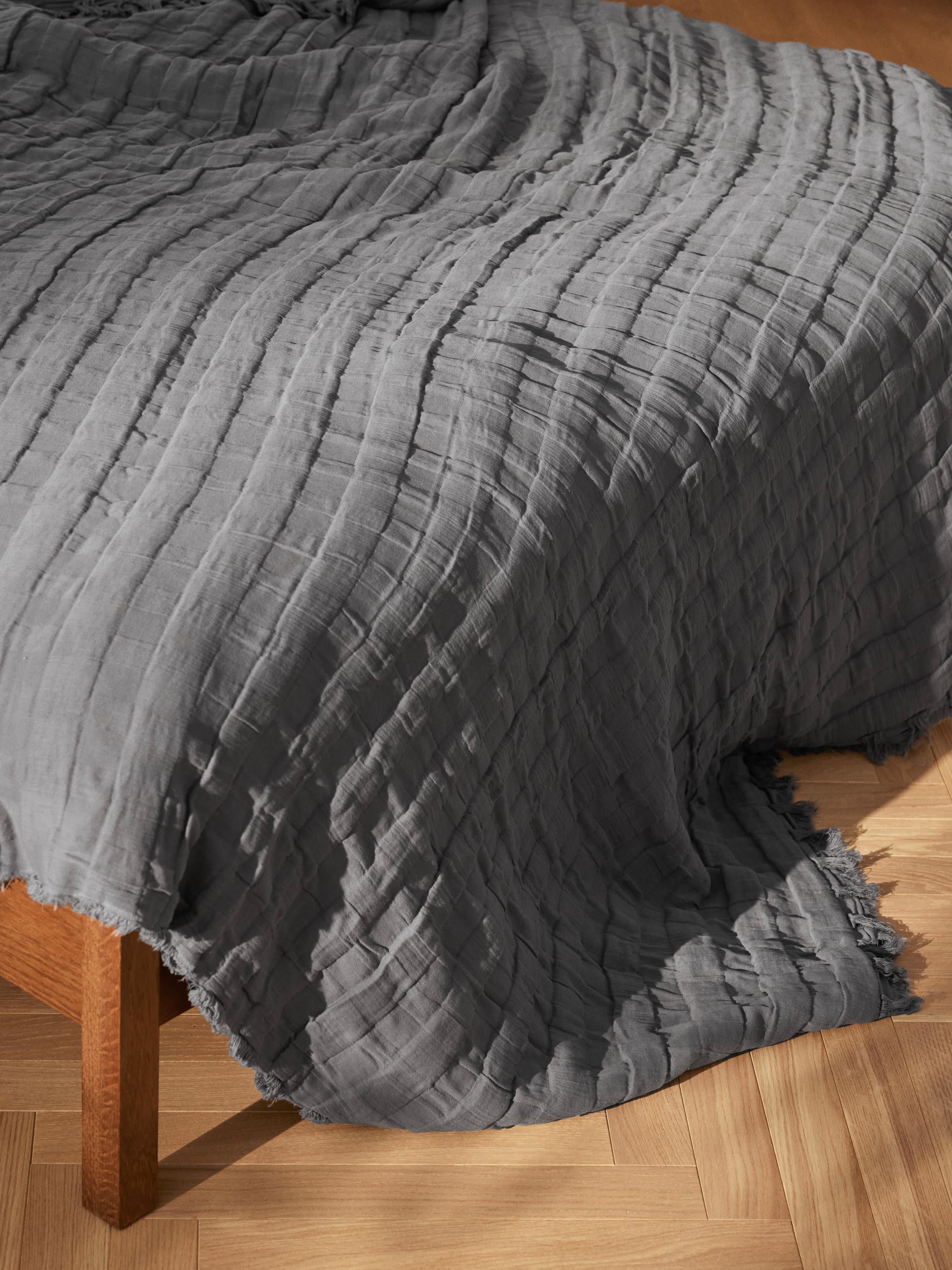 Bethany mousseline sprei met franjes