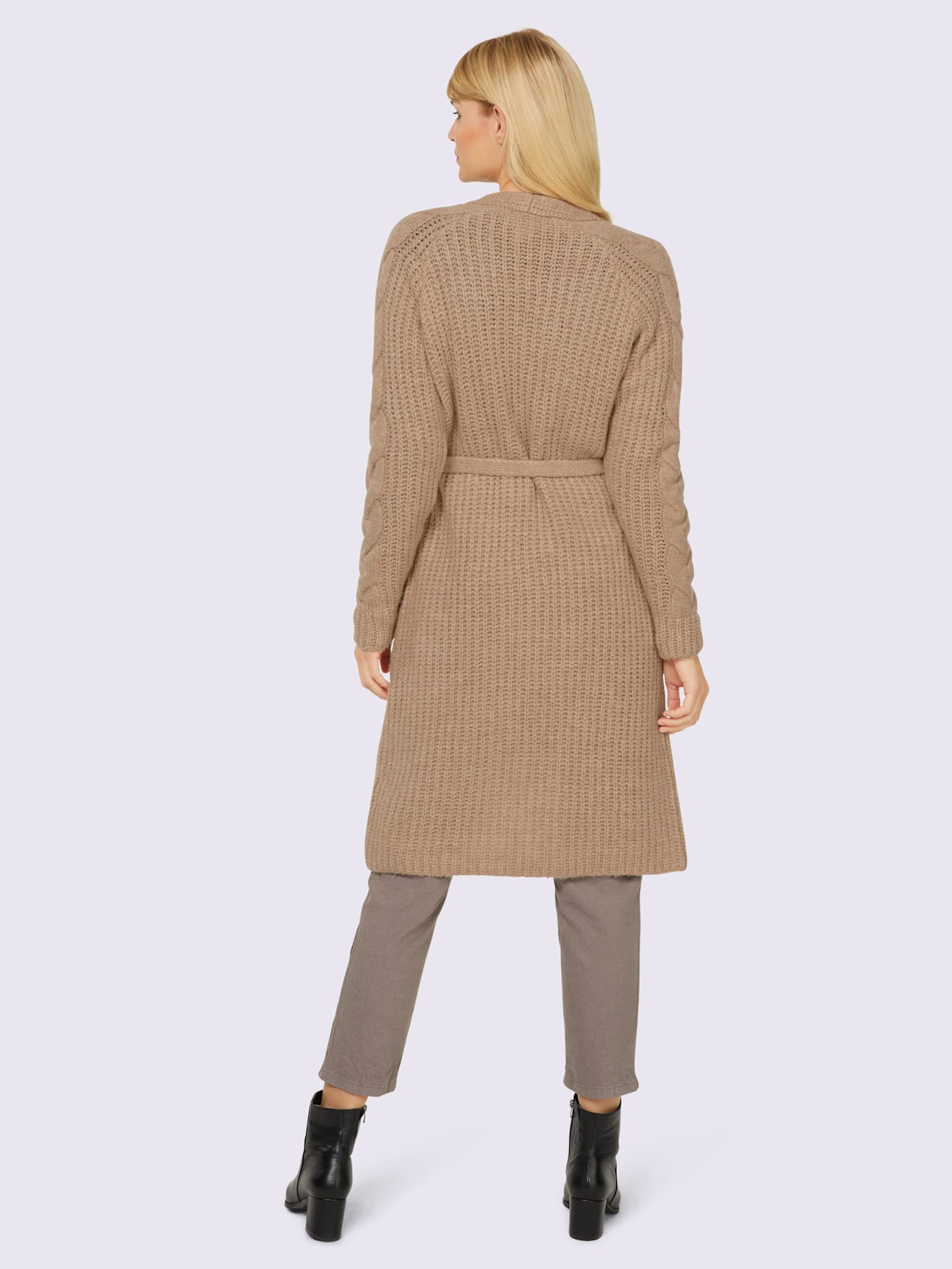 Manteau en tricot motif torsadé devant et aux manches