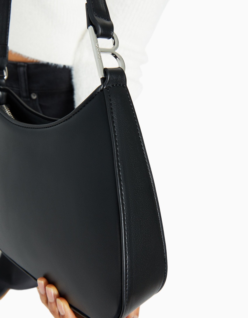 Bolsa de ombro com detalhes