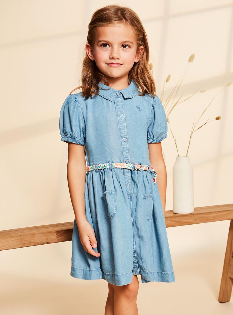 Robe en jean bleu avec ceinture