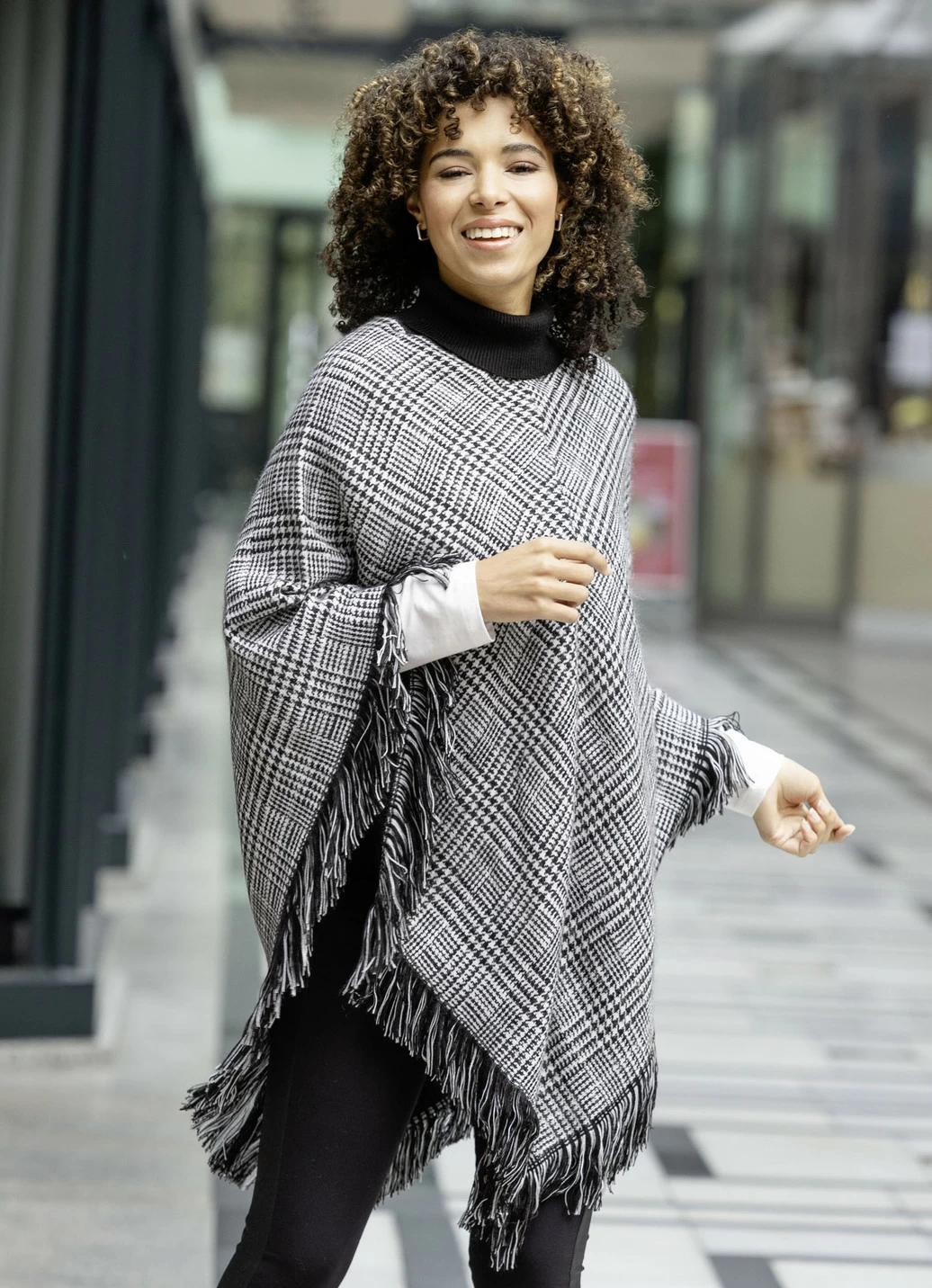 Poncho in weicher Kuschelqualität
