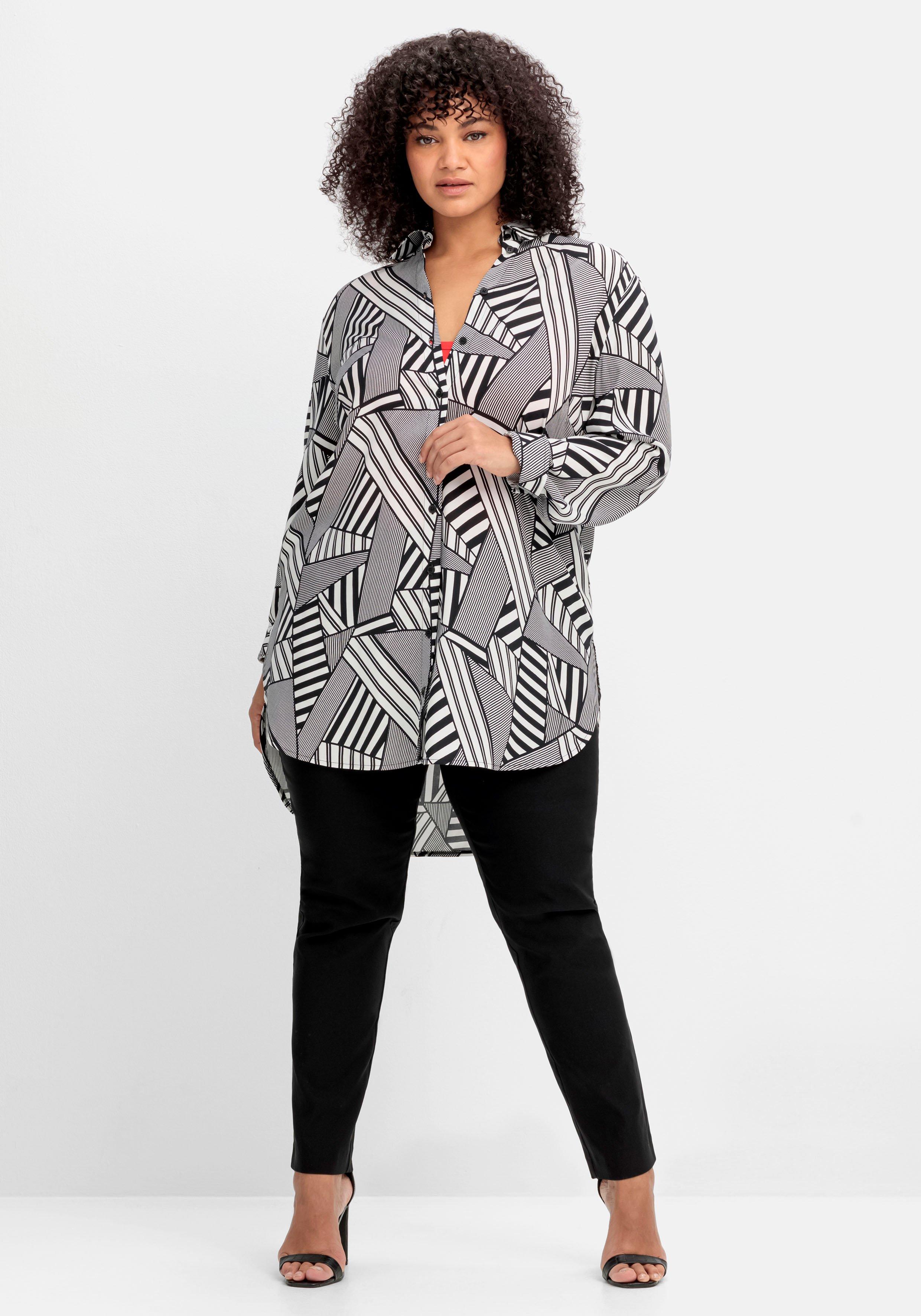 Lange Hemdbluse mit grafischem Muster