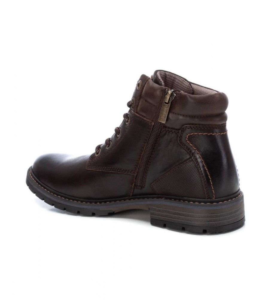 Botas de tornozelo Carmela em couro marrom, modelo 160993.