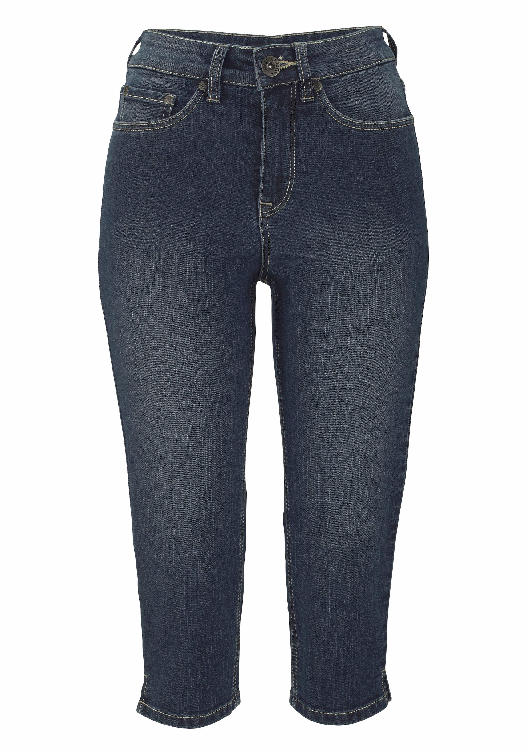 Arizona Caprijeans »mit Schlitz am Saum«, schmale Passform,  mit stylischen Nieten,  hohe Taille