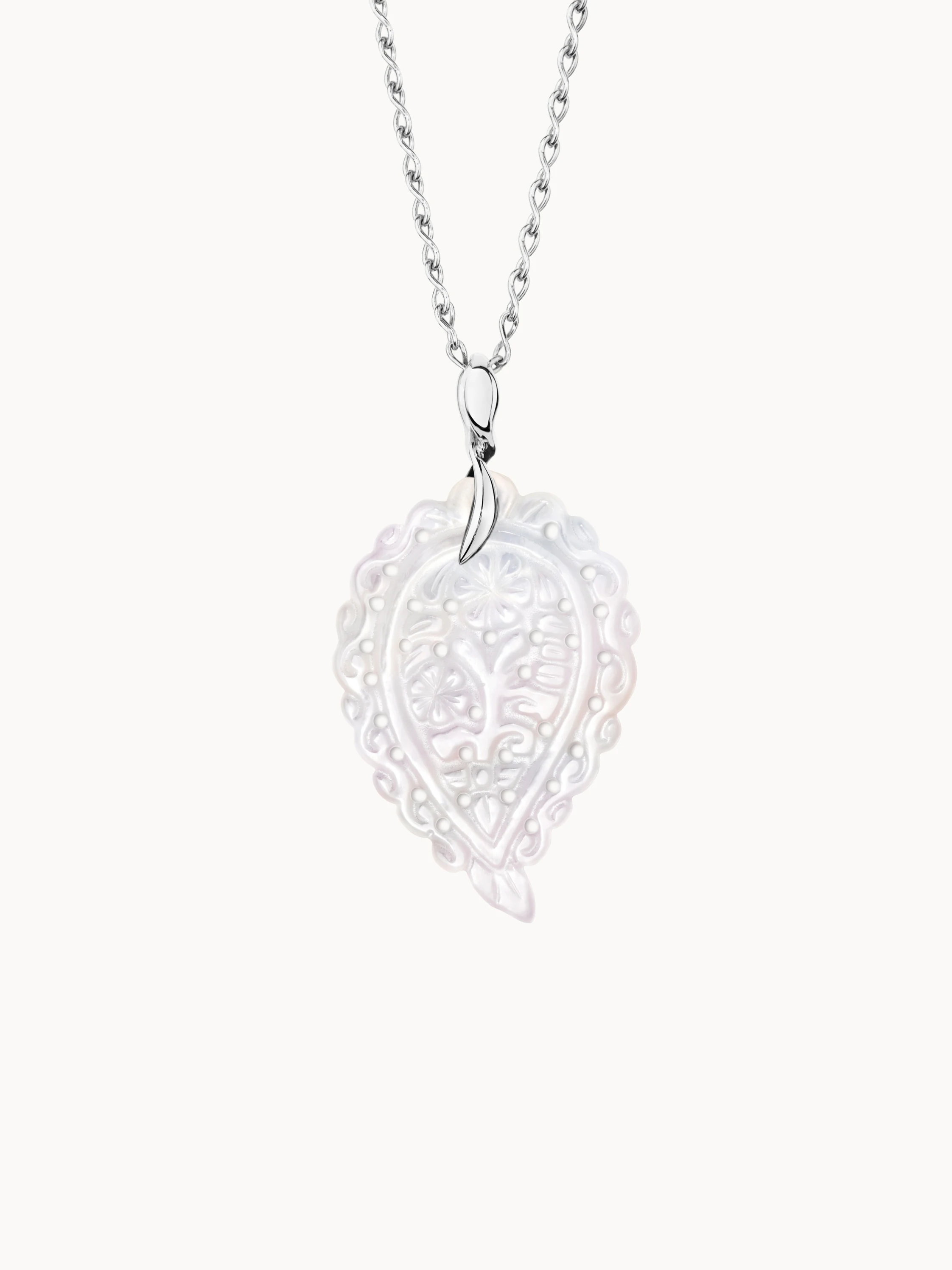 TAMARA COMOLLI Anhänger PENDANT INDIA MEDIUM MOTHER OF PEARL WHITE aus 18 Karat Weißgold und Perlmutt