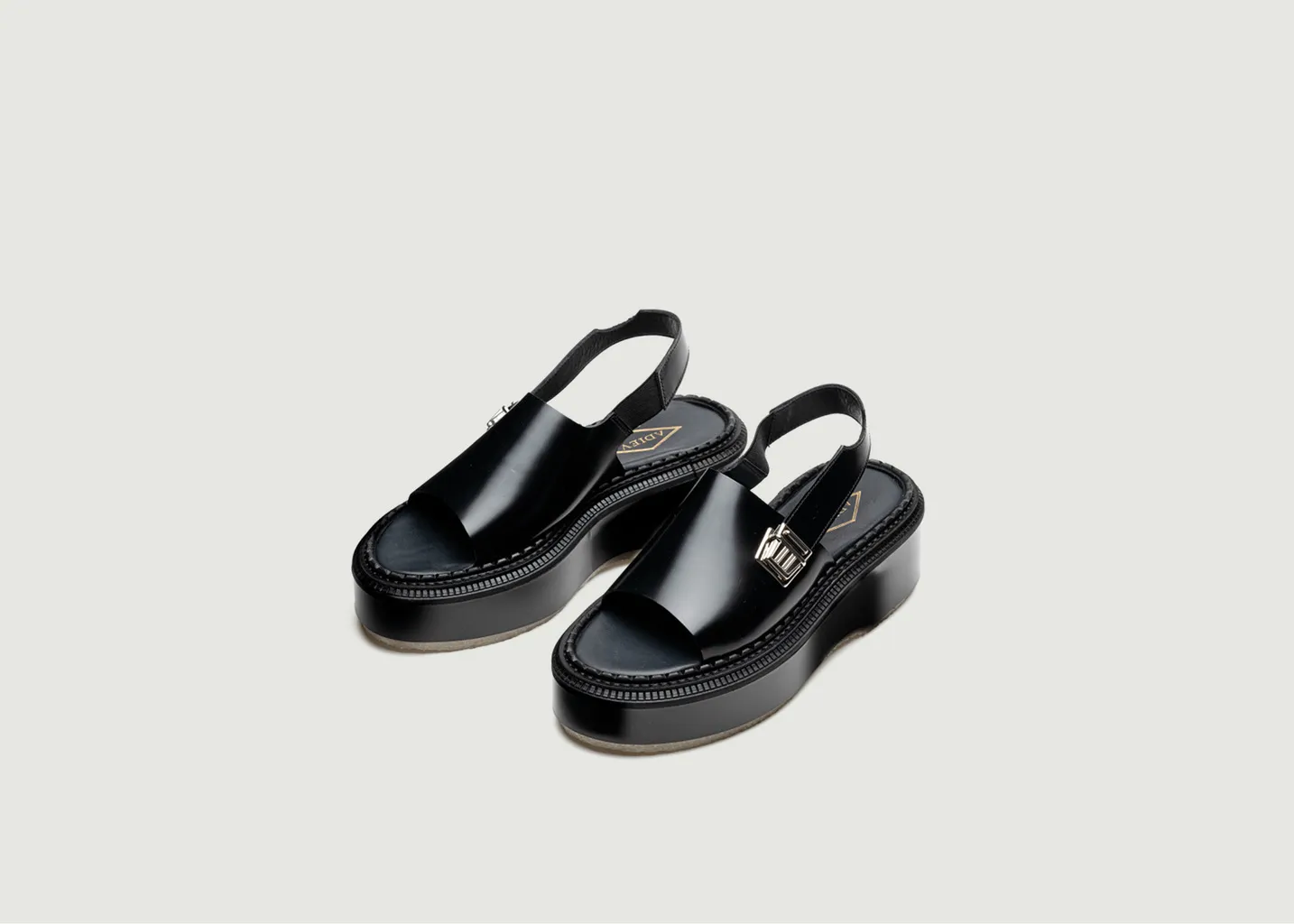Sandale Type 200, Adieu