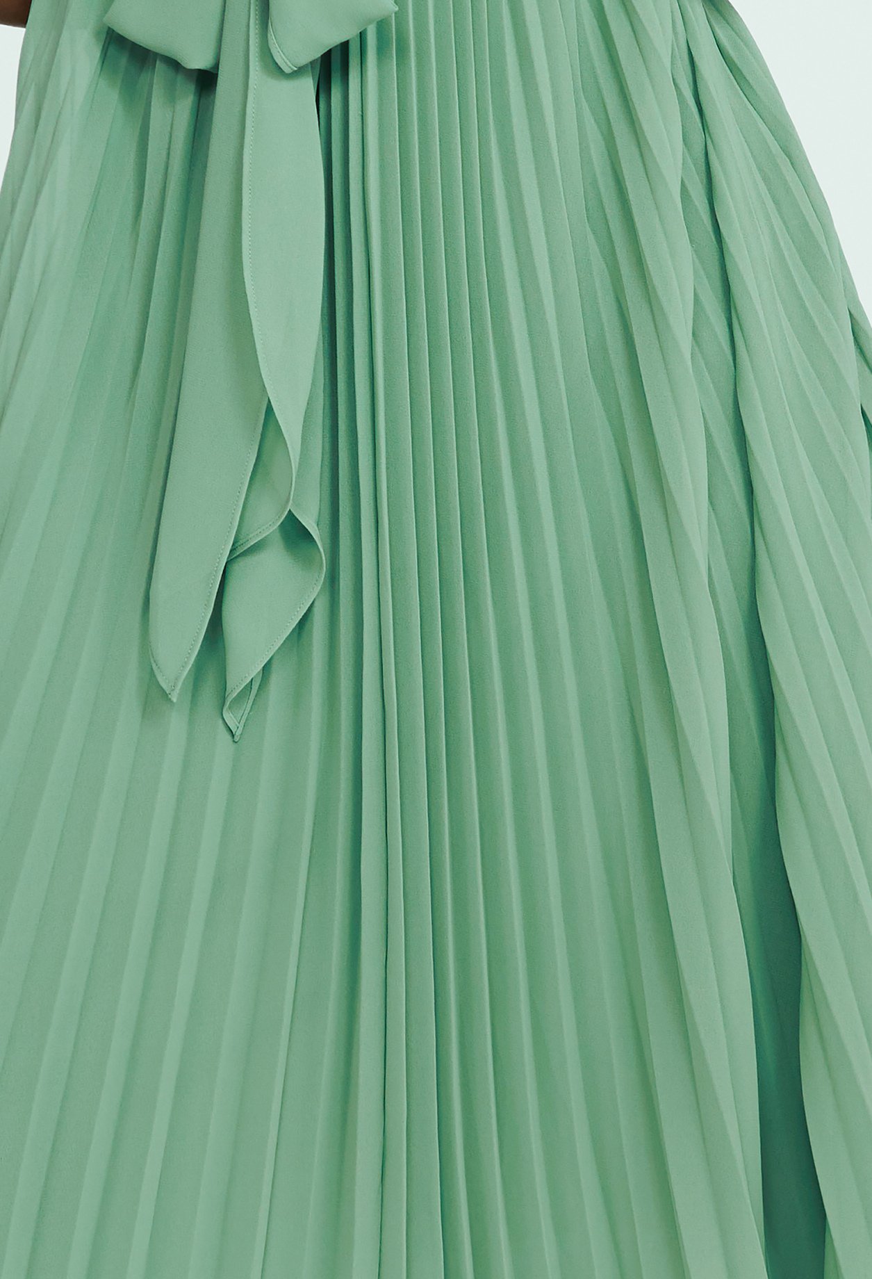 Robe midi plissee ceinturee