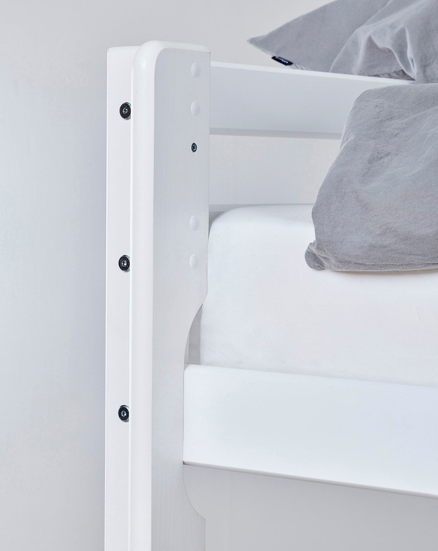 Hoppekids Hochbett »Winter Wonderland» 90x200cm mit Vorhang & Matratze« Set,  FSC® zert Massivholz, 10 Jahre Garantie auf Fertigungsfehler