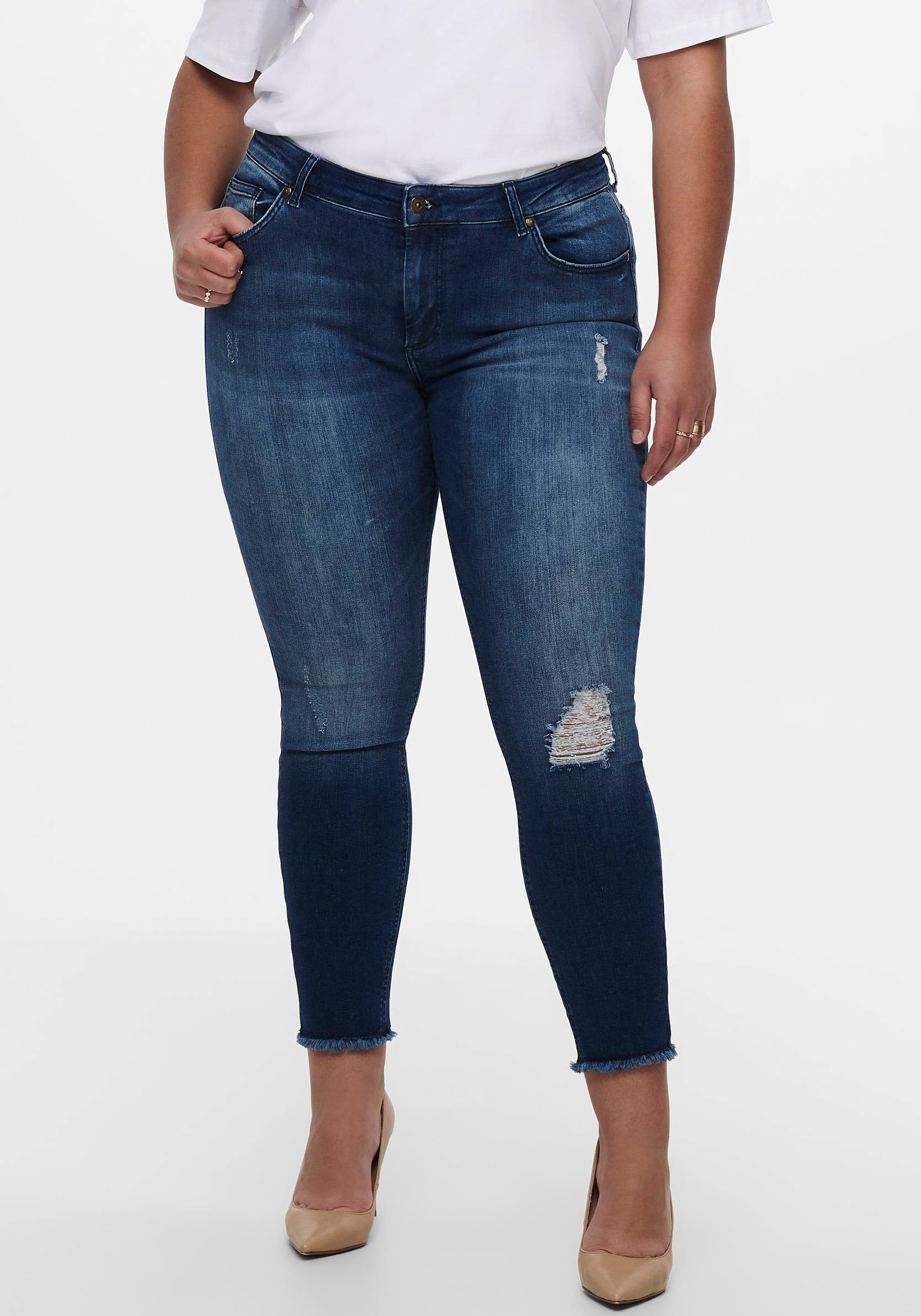 ONLY CARMAKOMA Skinny-fit-Jeans »CARWILLY REG SKINNY ANK JEANS«, mit Fransensaum