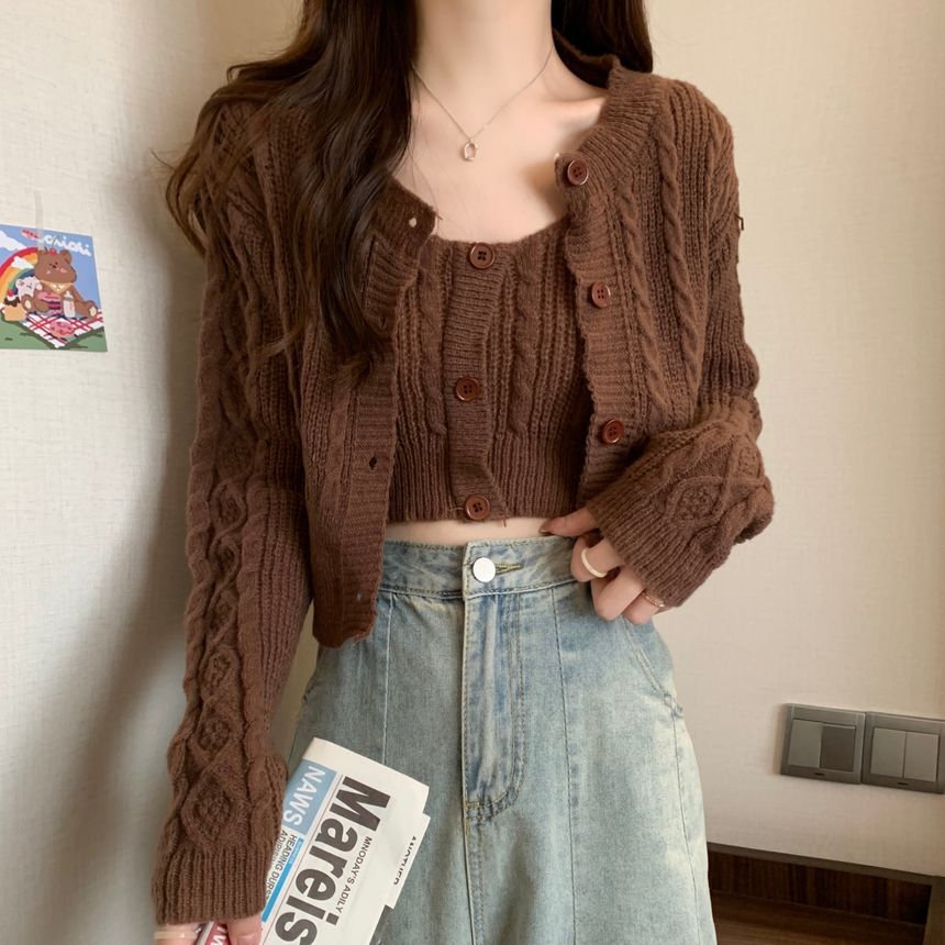 DiBi - Set: Crop top met knoopjes en gebreid cami-topje + effen kabelgebreid vest met knoopjes