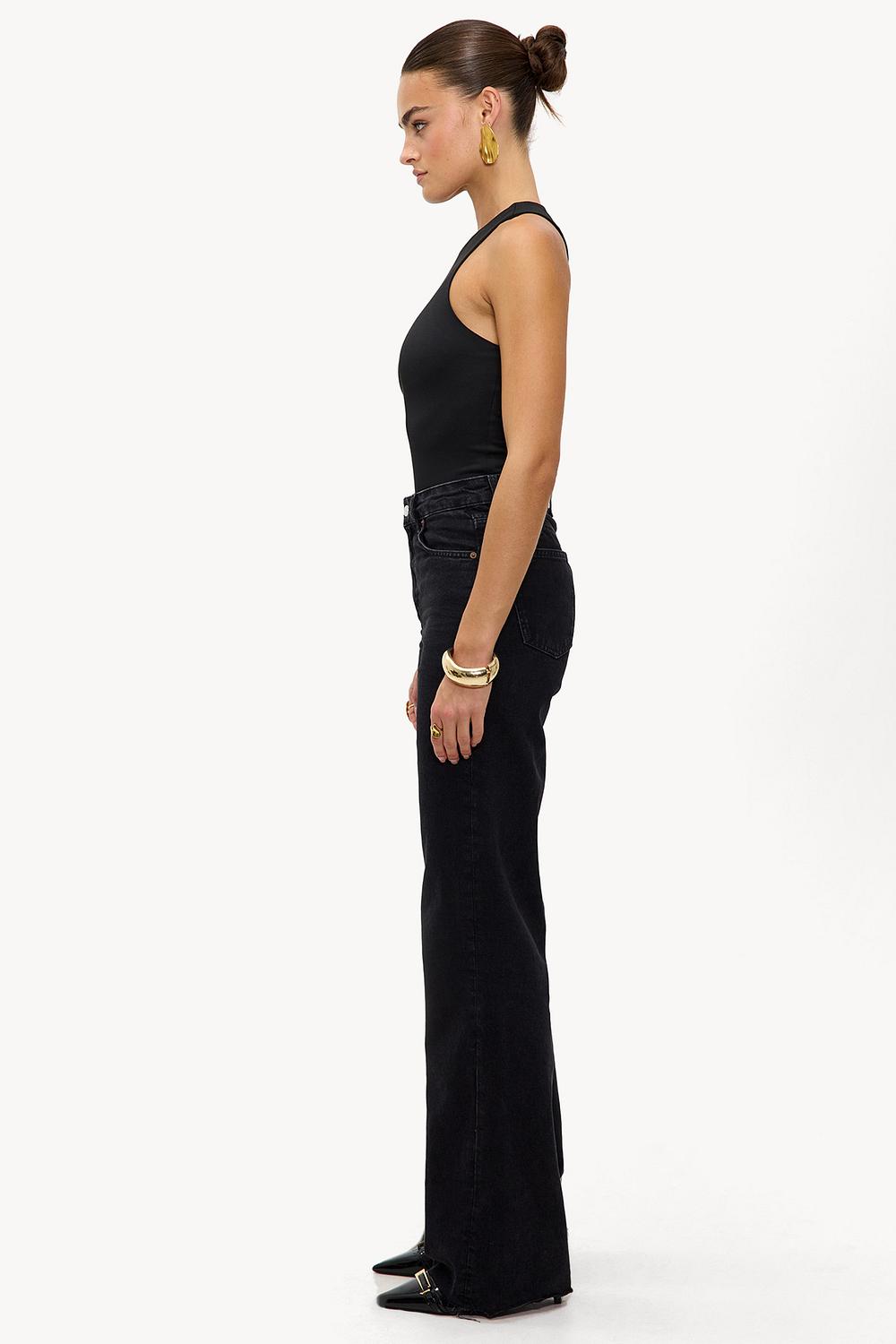 THE STRAIGHT FIT RUFFLE - BLACK USED