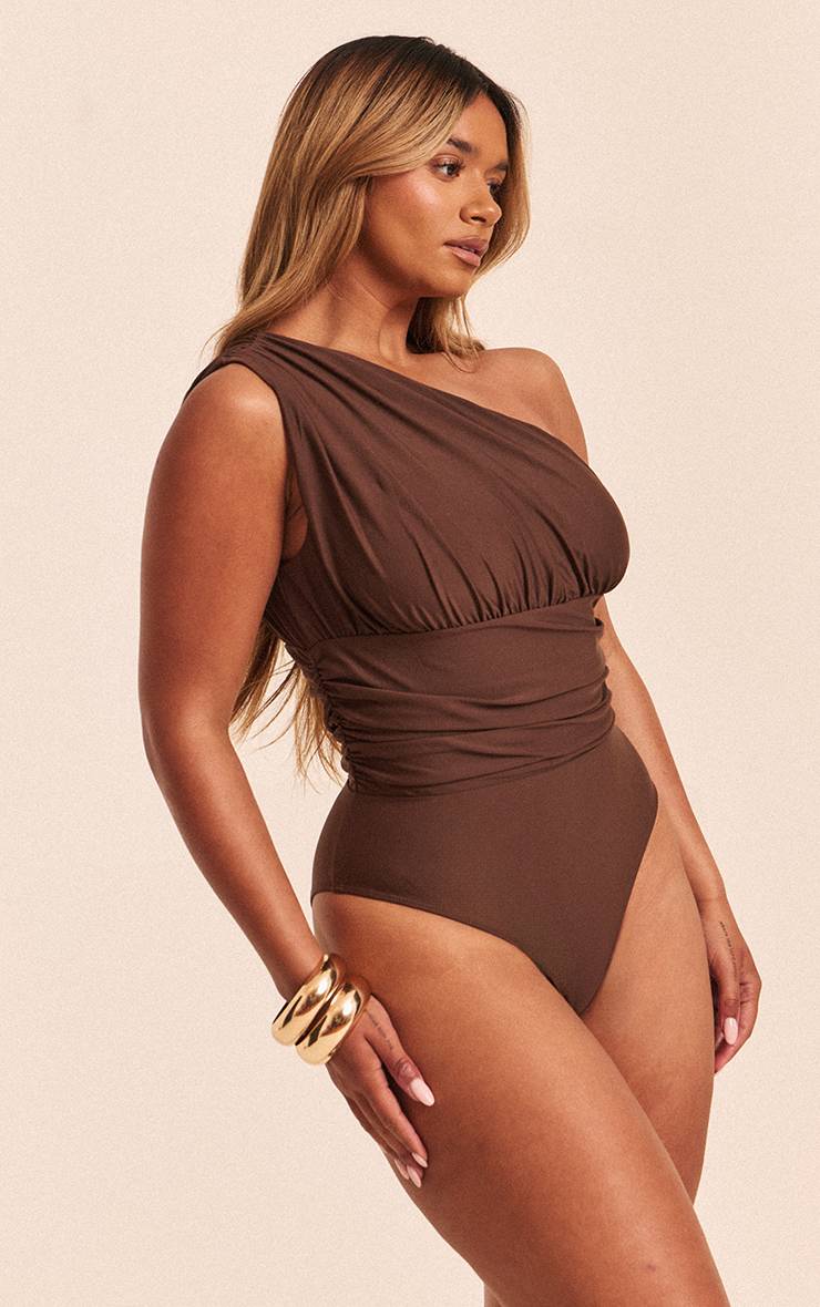 Chocolat Maillot De Bain Échancré Une Épaule Froncé Sculptant