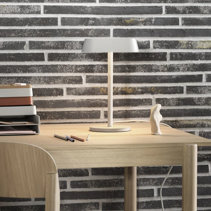 Muuto - Linear Tischleuchte, schwarz