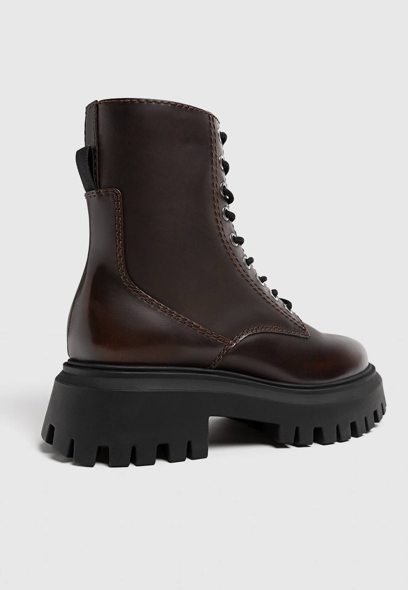 Botas de cano curto sem cadarço