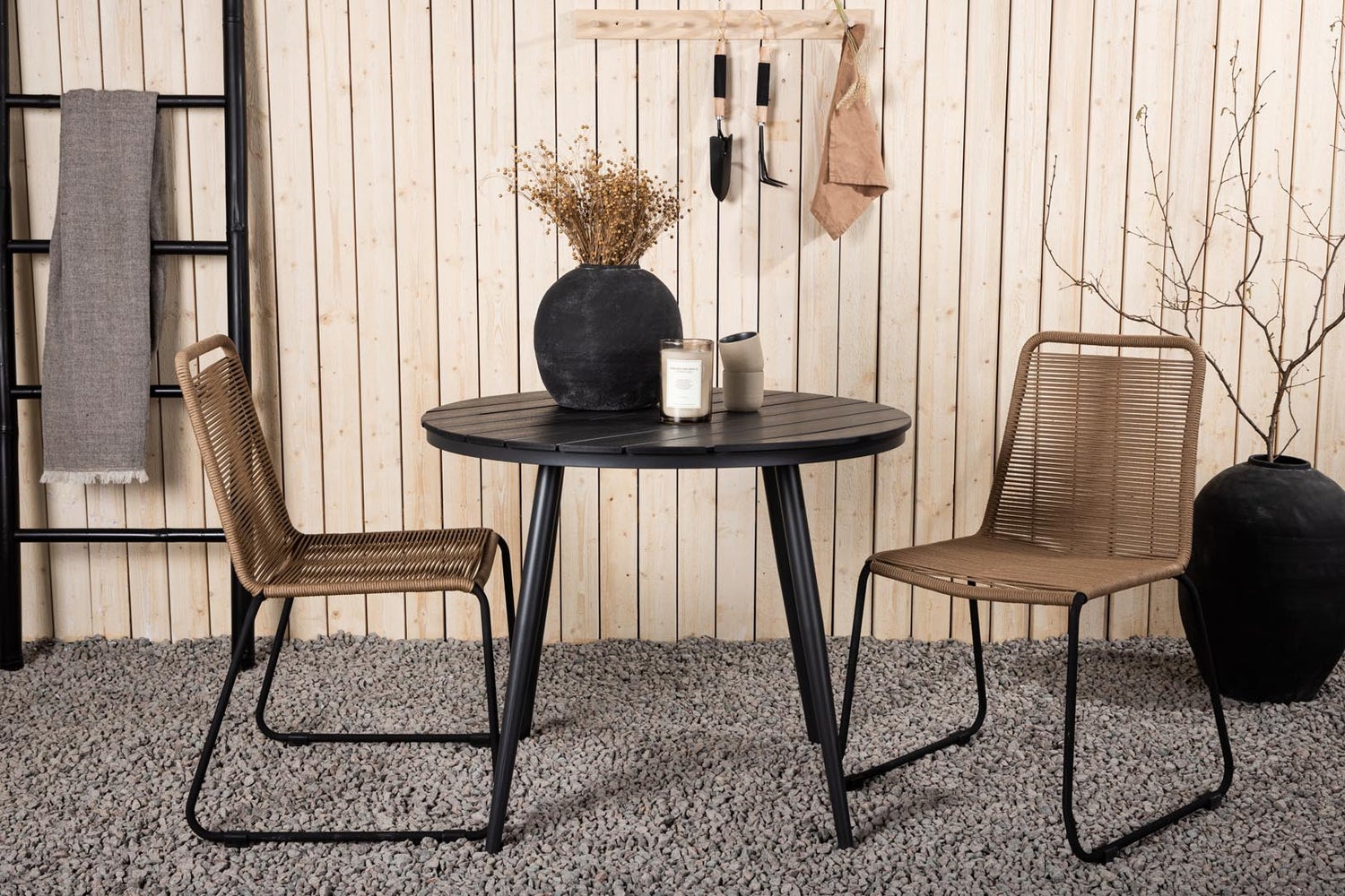 Tuinset Break: tafel 90x90cm, 2 Lindos stoelen, zwart/bruin. 90 x 74 x 90 cm