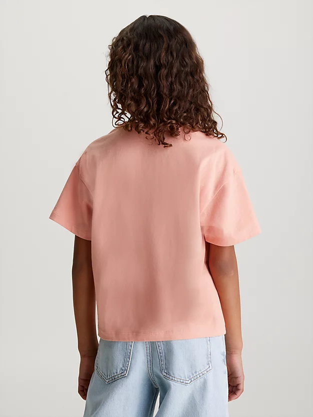 Camiseta com logo de corte quadrado