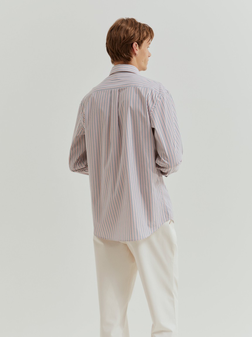 Camisa regular fit às riscas