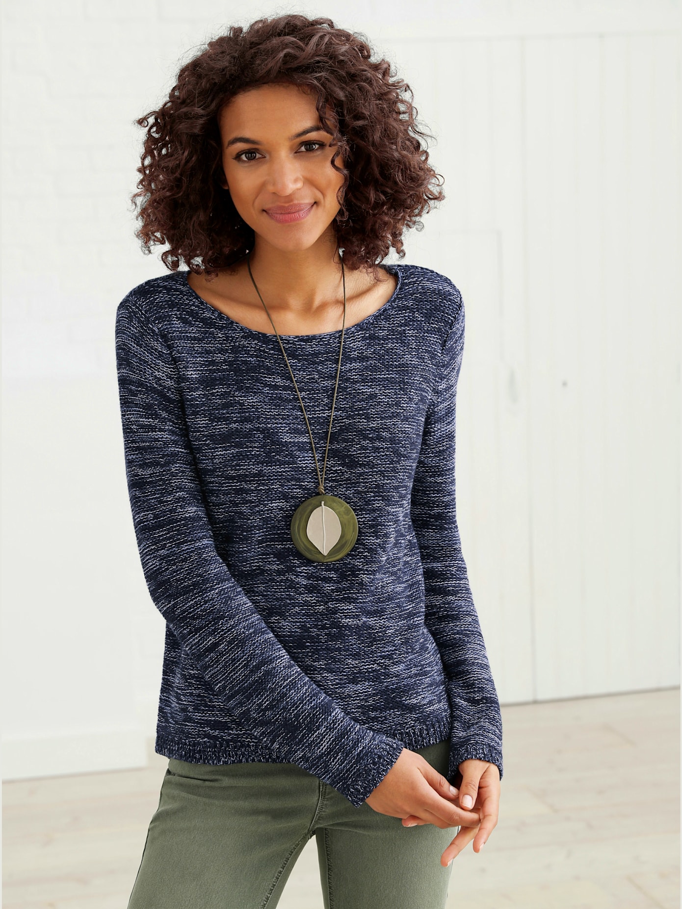Pull chiné encolure ronde finitions côtelées avec le dos plus long