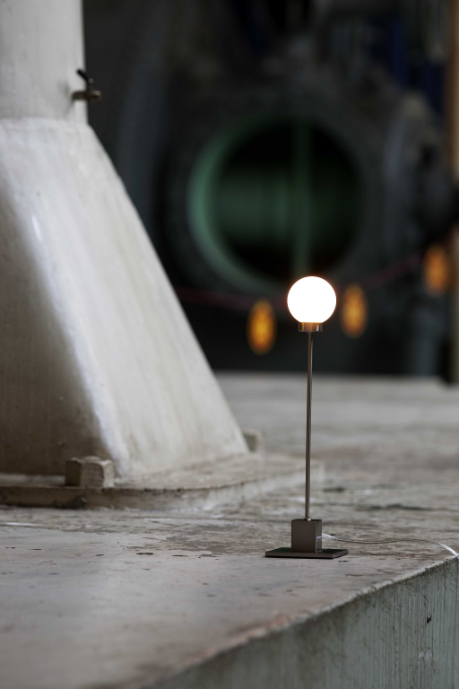 Northern Snowball tafellamp zwart