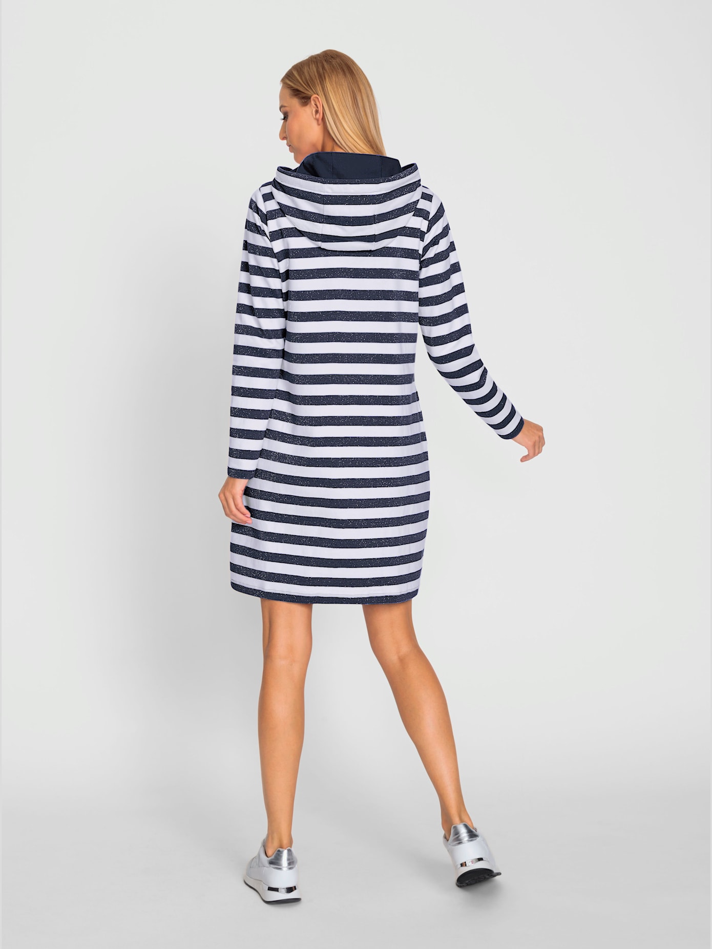 Robe en matière sweat superbe fil brillant