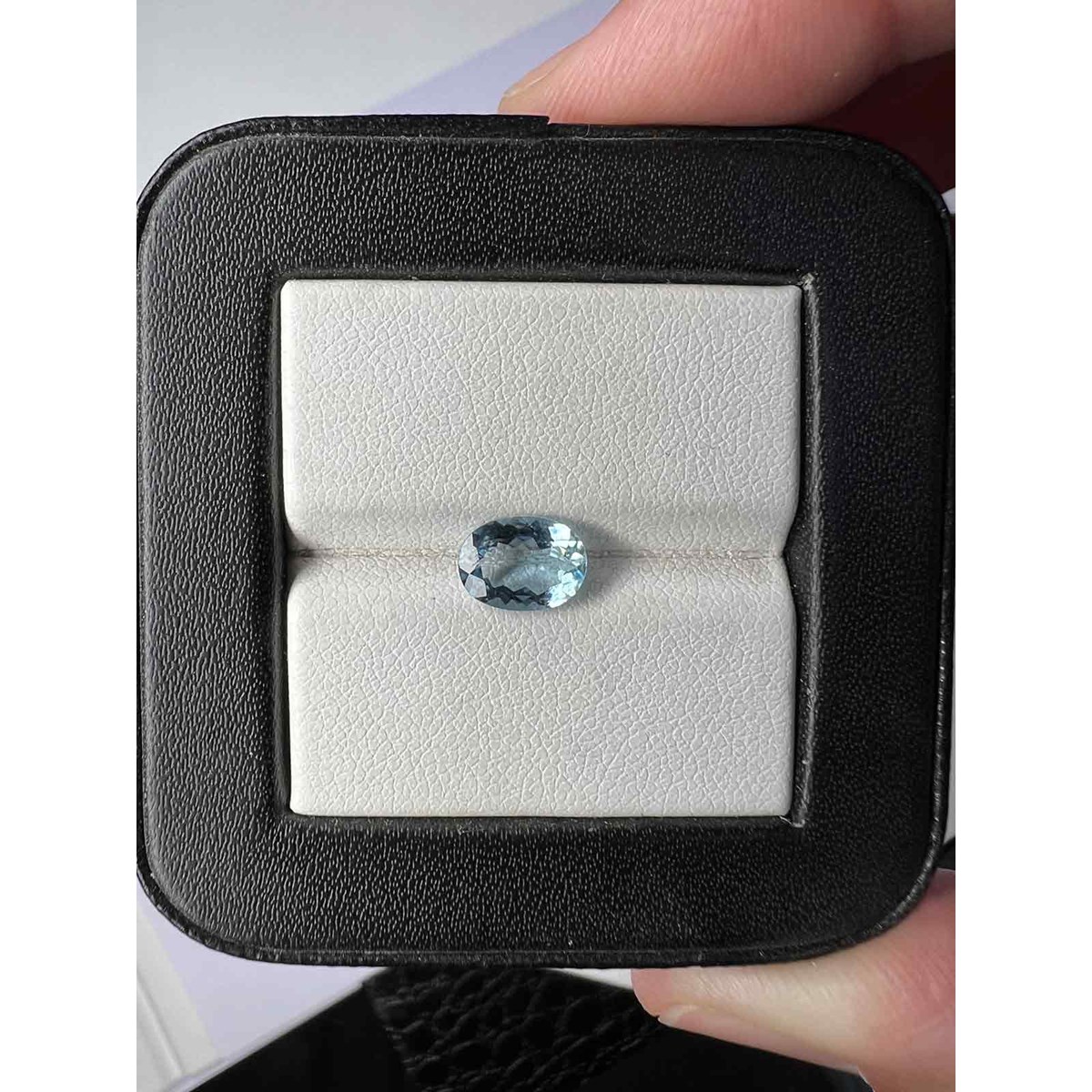 Aigue-Marine Ovale de 0.995 carats - Clarté VSI - Origine Afrique