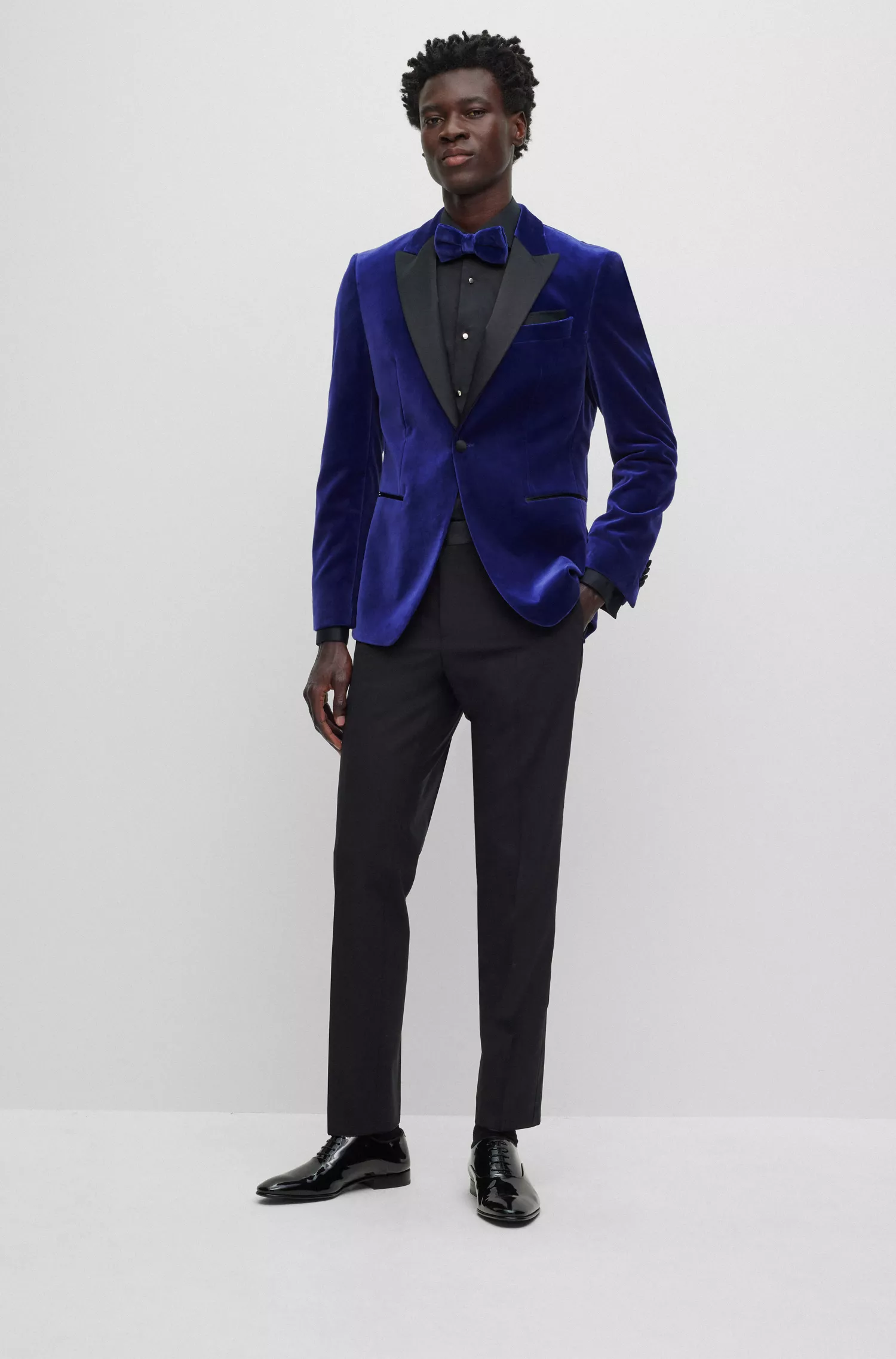 Blazer de smoking BOSS preto, corte slim, em veludo de puro algodão.