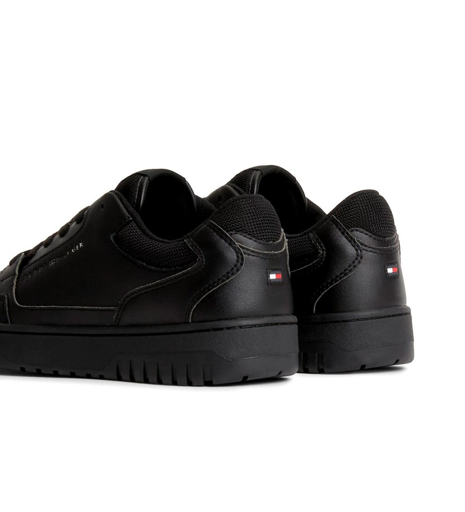Tênis Tommy Hilfiger de couro preto com sola de borracha
