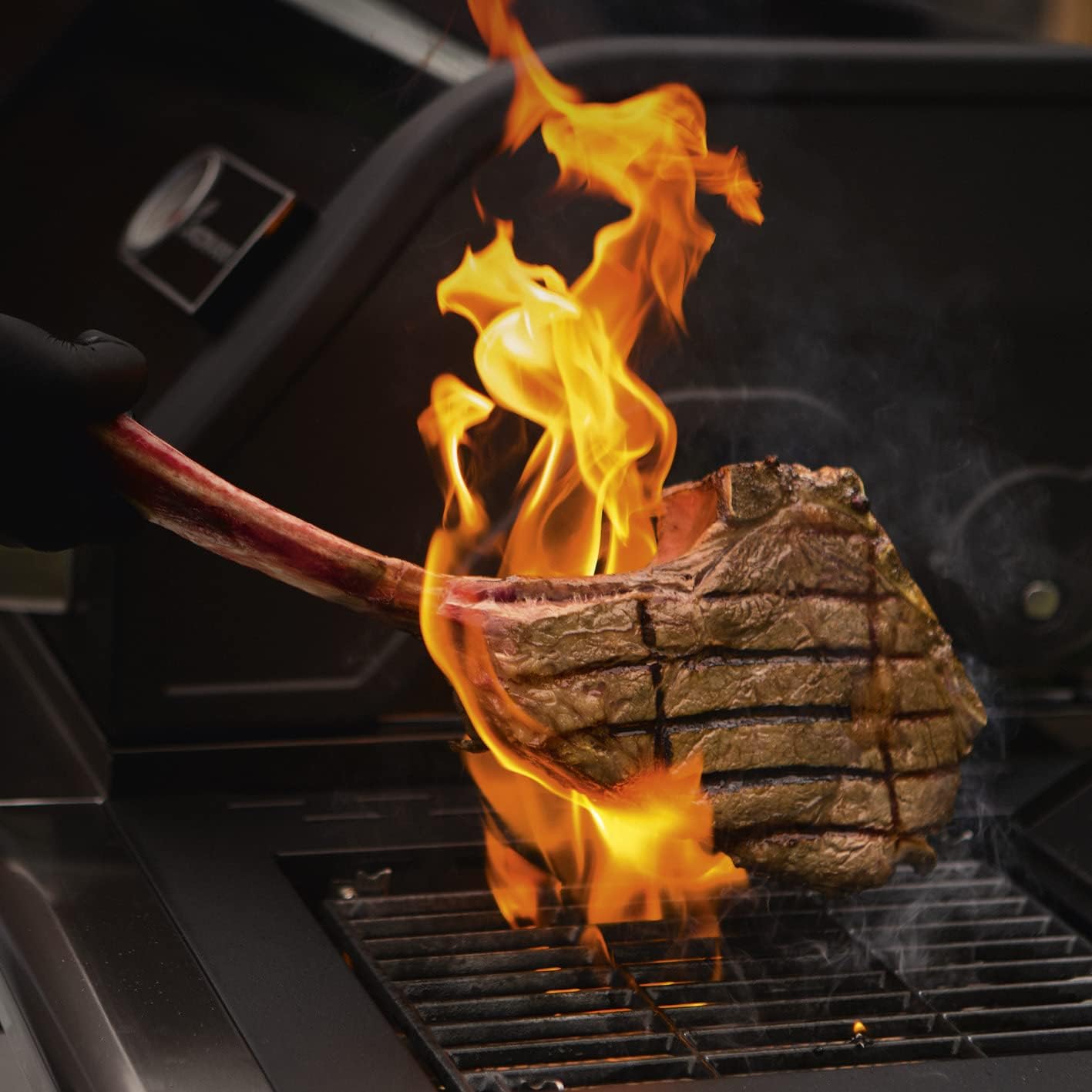 Landmann Gasgrill Triton 4.1 maxX - Kickstarter-Paket mit Grillplatte + Wetterschutzhaube | Premium Gasgrill mit doppelwandigem Deckel inkl. Thermometer | Landmann PTS-System [Schwarz]