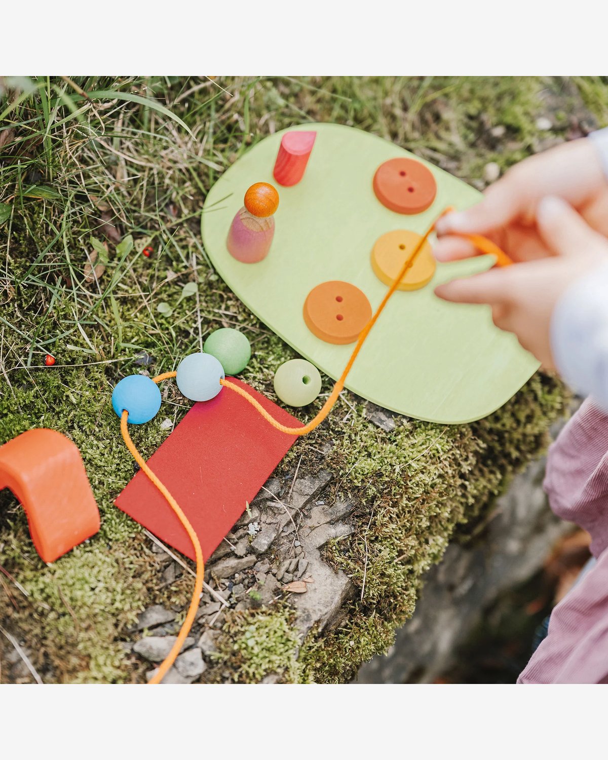 Småverden ved Engen – Byggesett i Tre 20stk | Small world play down by the meadow