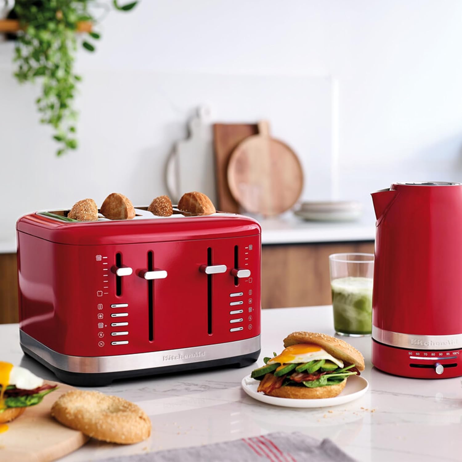 KitchenAid 5KMT4109EER Toaster für 4 Scheiben, Manuelle Bedienung, 7 Bräunungsstufen, Extrabreite Schlitze (3,2 cm), Ganzmetallgehäuse, Auftau-, Bagel- & Aufwärmfunktion, 1960W, Empire Rot