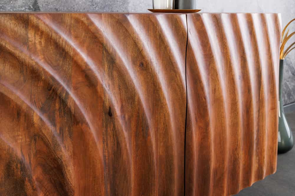Design Sideboard ZEN 180cm braun Mangoholz mit 3D Schnitzereien Metallgestell schwarz handmade