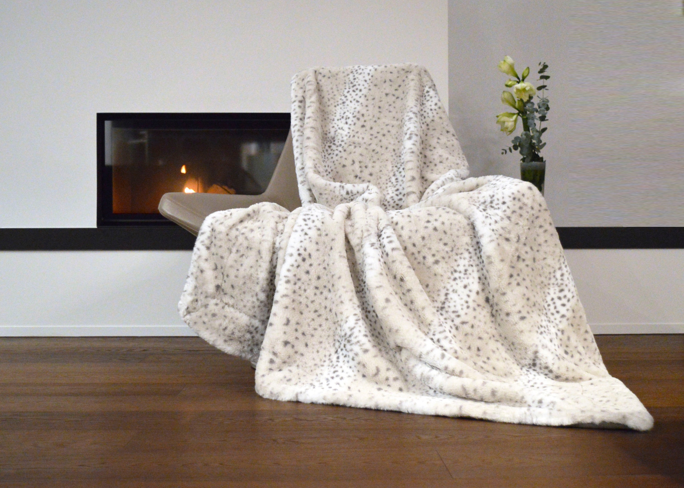 MESANA Wohndecke »Schneeleopard« aus hochwertigem Fellimitat, Kuscheldecke, 150x200 cm