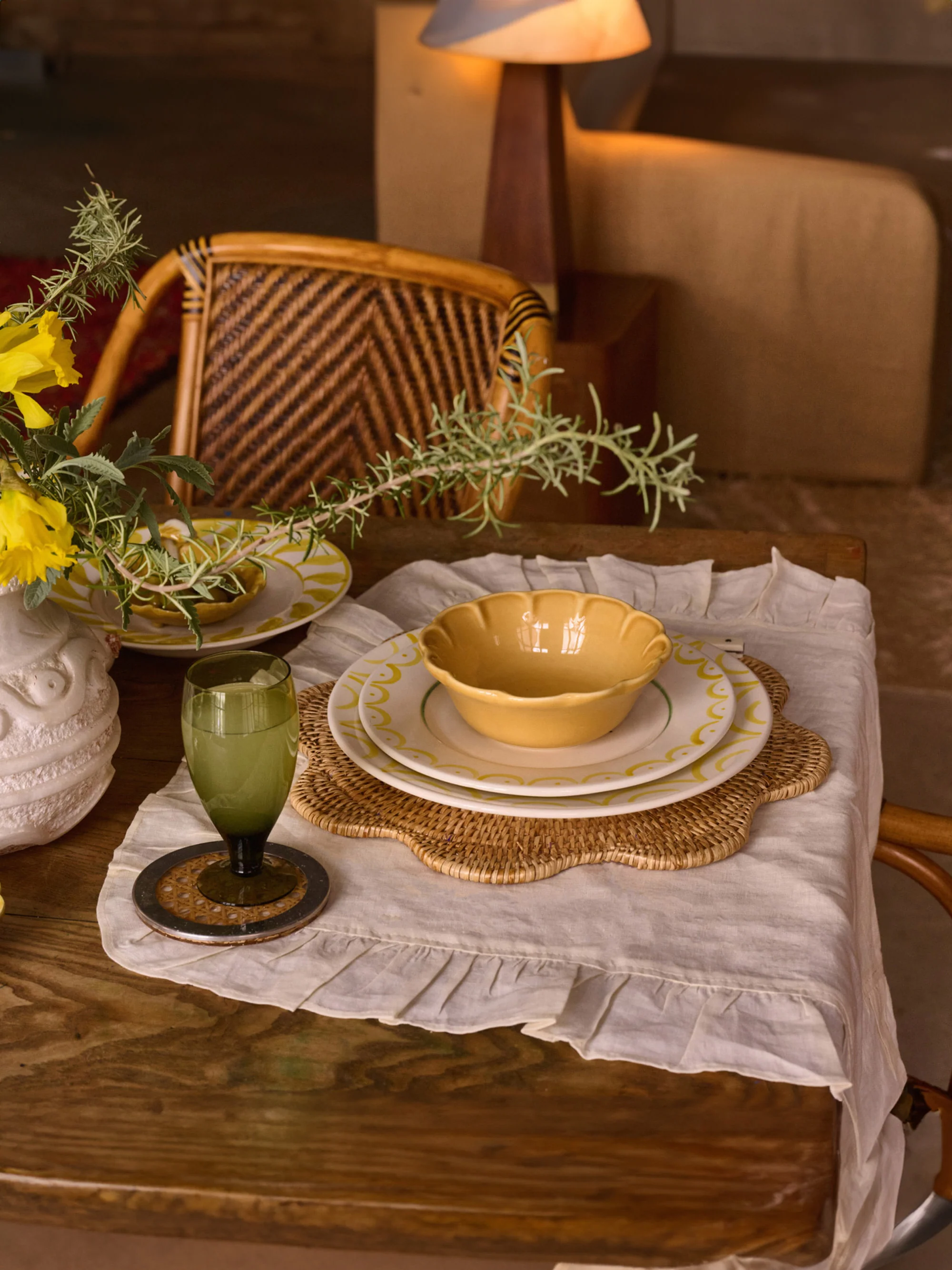 Handgemaakte placemat Scallop van rotan