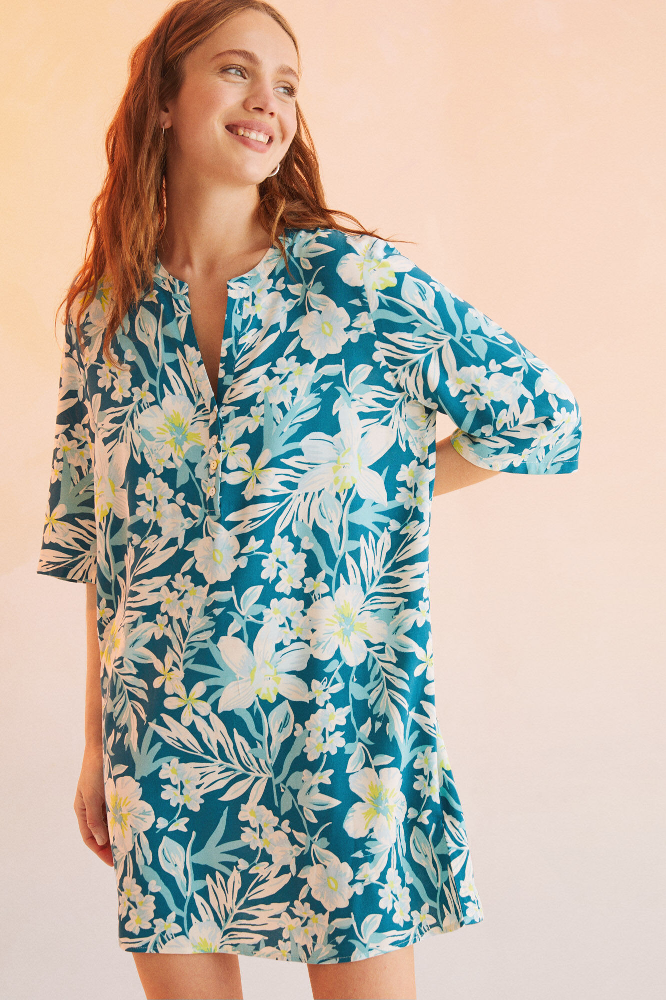 Camisola curta verde com estampa floral -