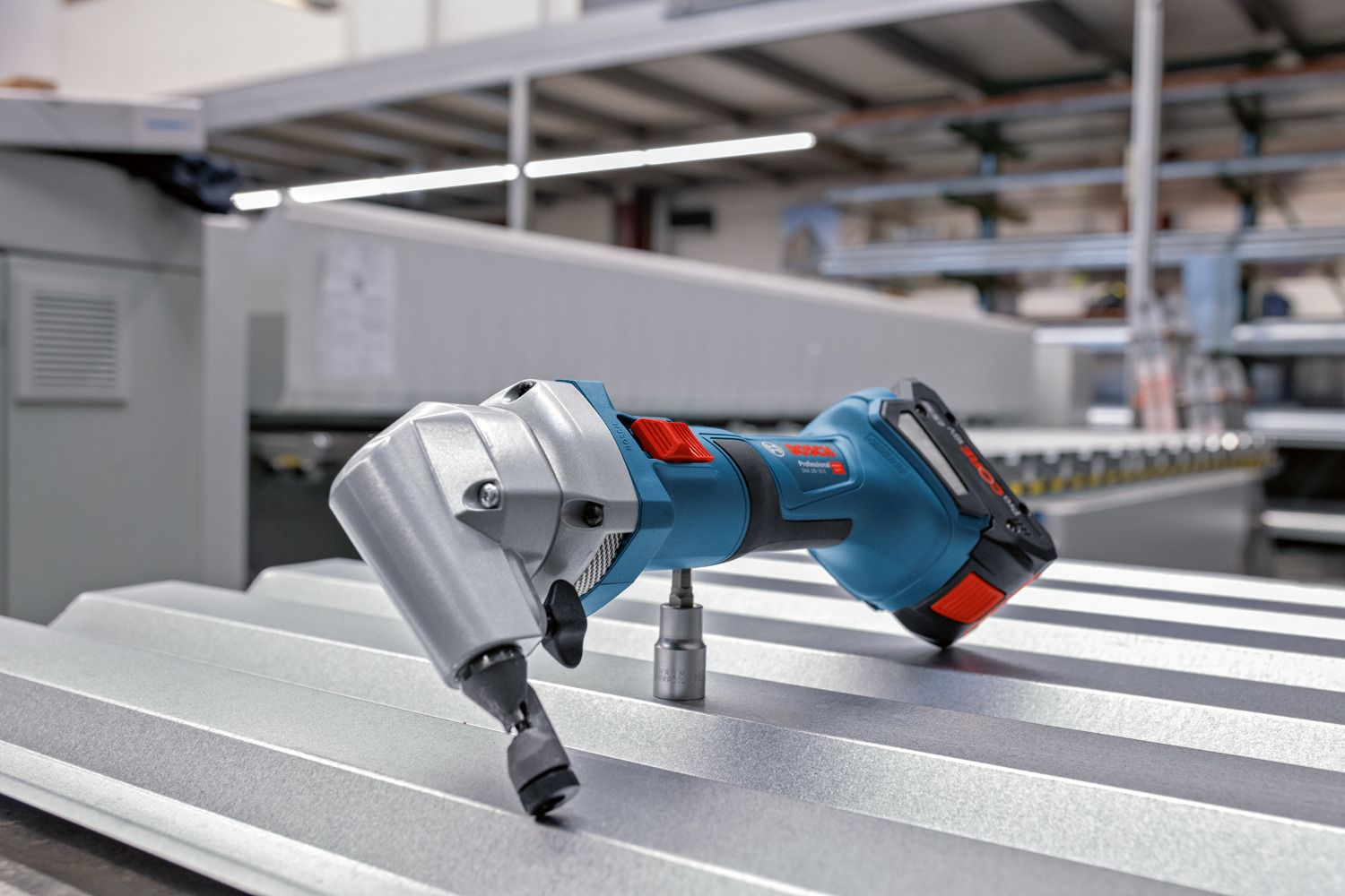 Bosch Professional GNA 18V-16 E Accu knabbelschaar 18V 4.0Ah in L-Boxx - 0601529601