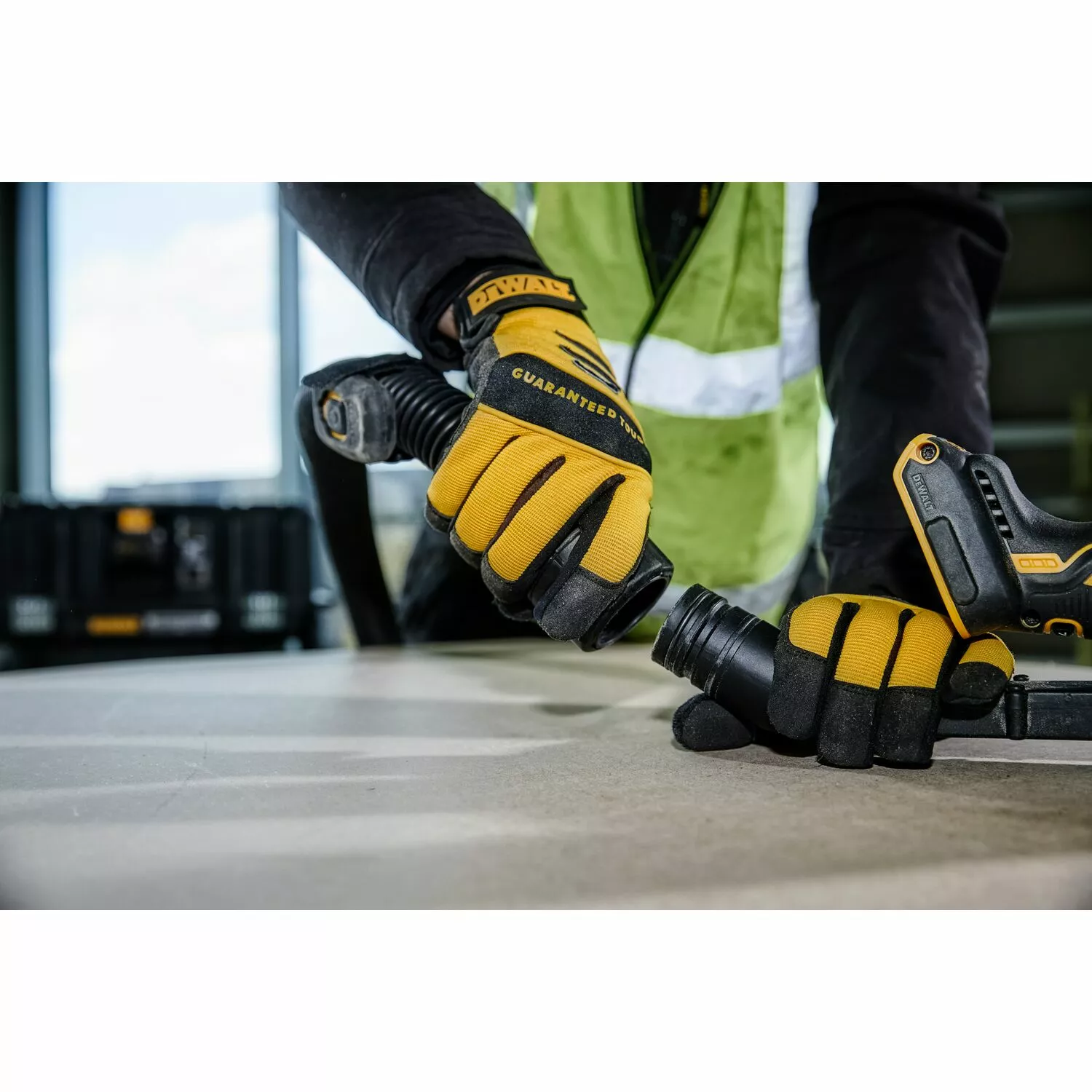 DeWALT DCV586MT2 54V Li-Ion Accu Bouwstofzuiger set (2x 6Ah accu) - Nat/Droog - 2000W - M-Klasse - 11L - koolborstelloos