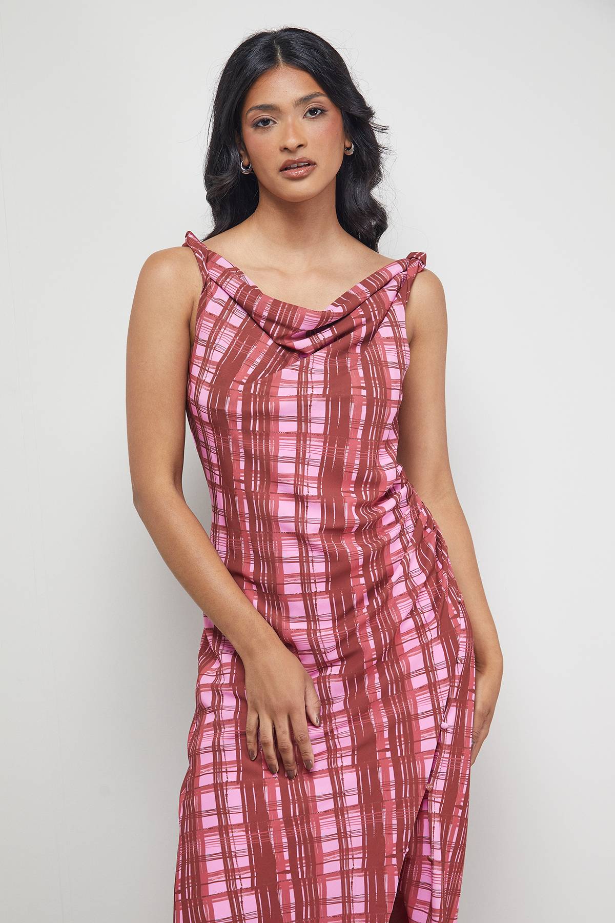 Warehouse Robe Midi Portefeuille Tony en Mousseline à Col Bénitier avec Boutons
