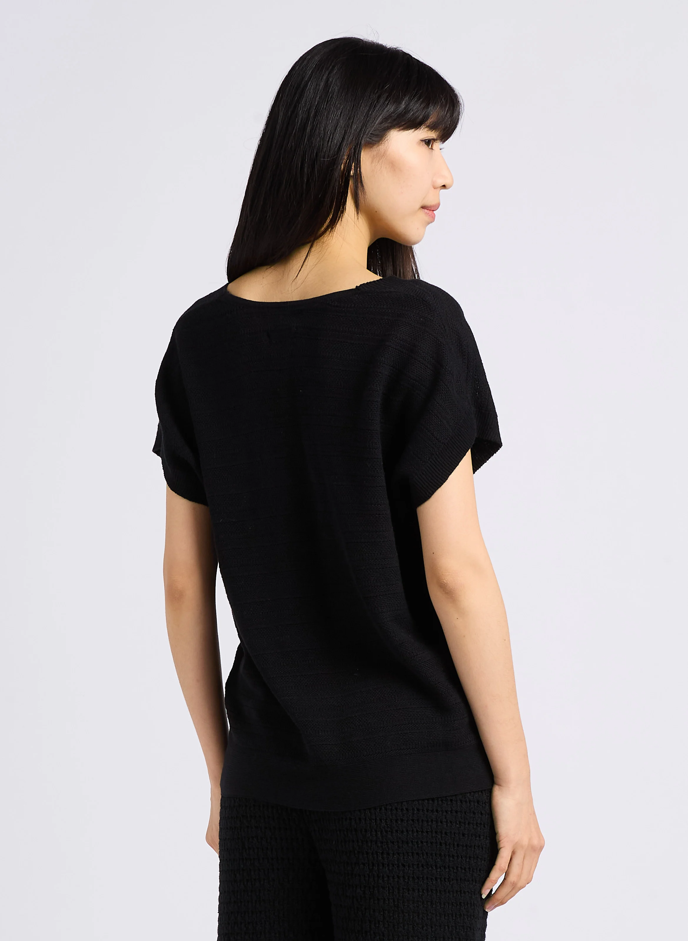 LINE - Pull manches courtes en maille fine | Noir