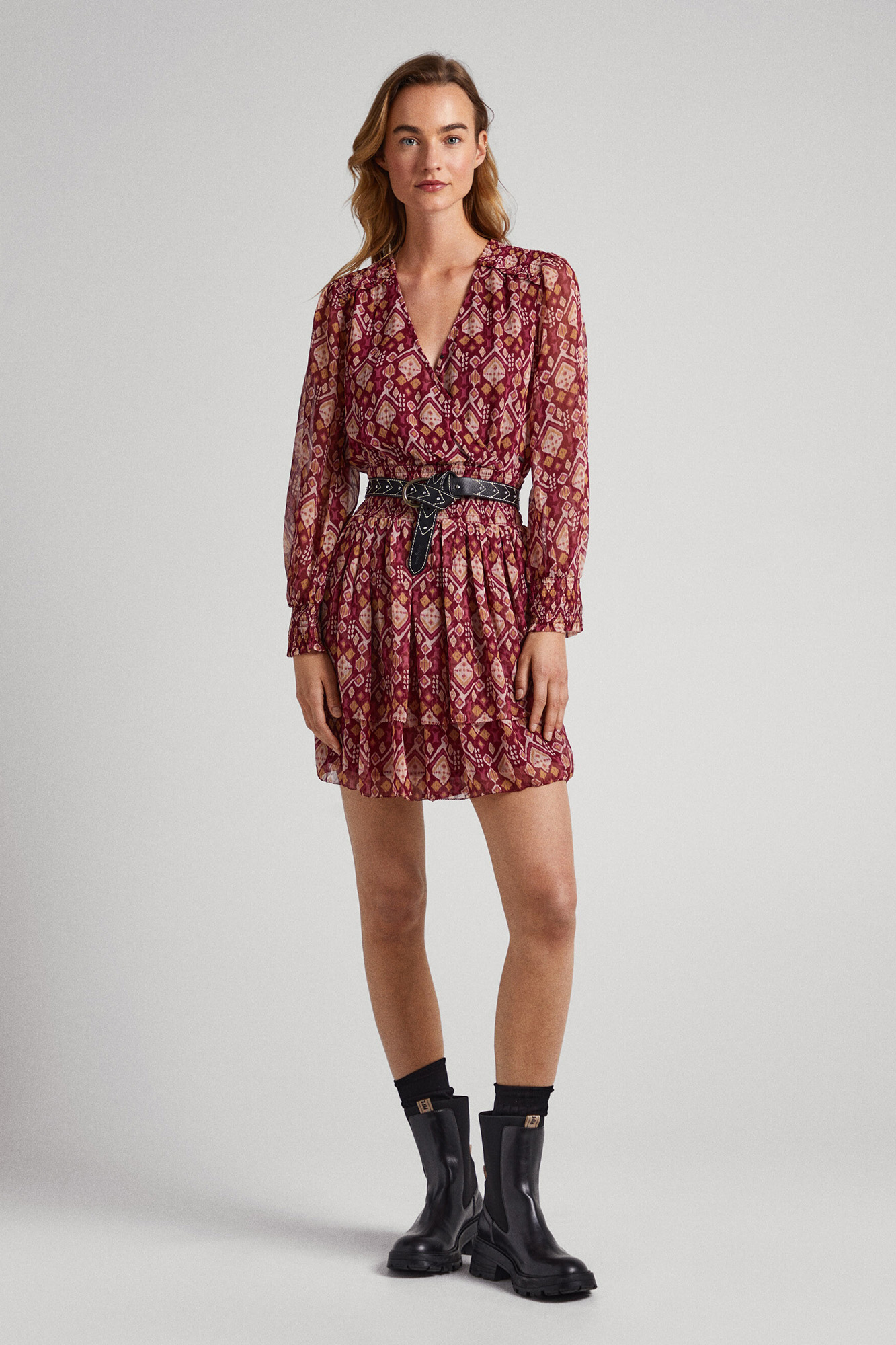 Vestido ornamental de chiffon