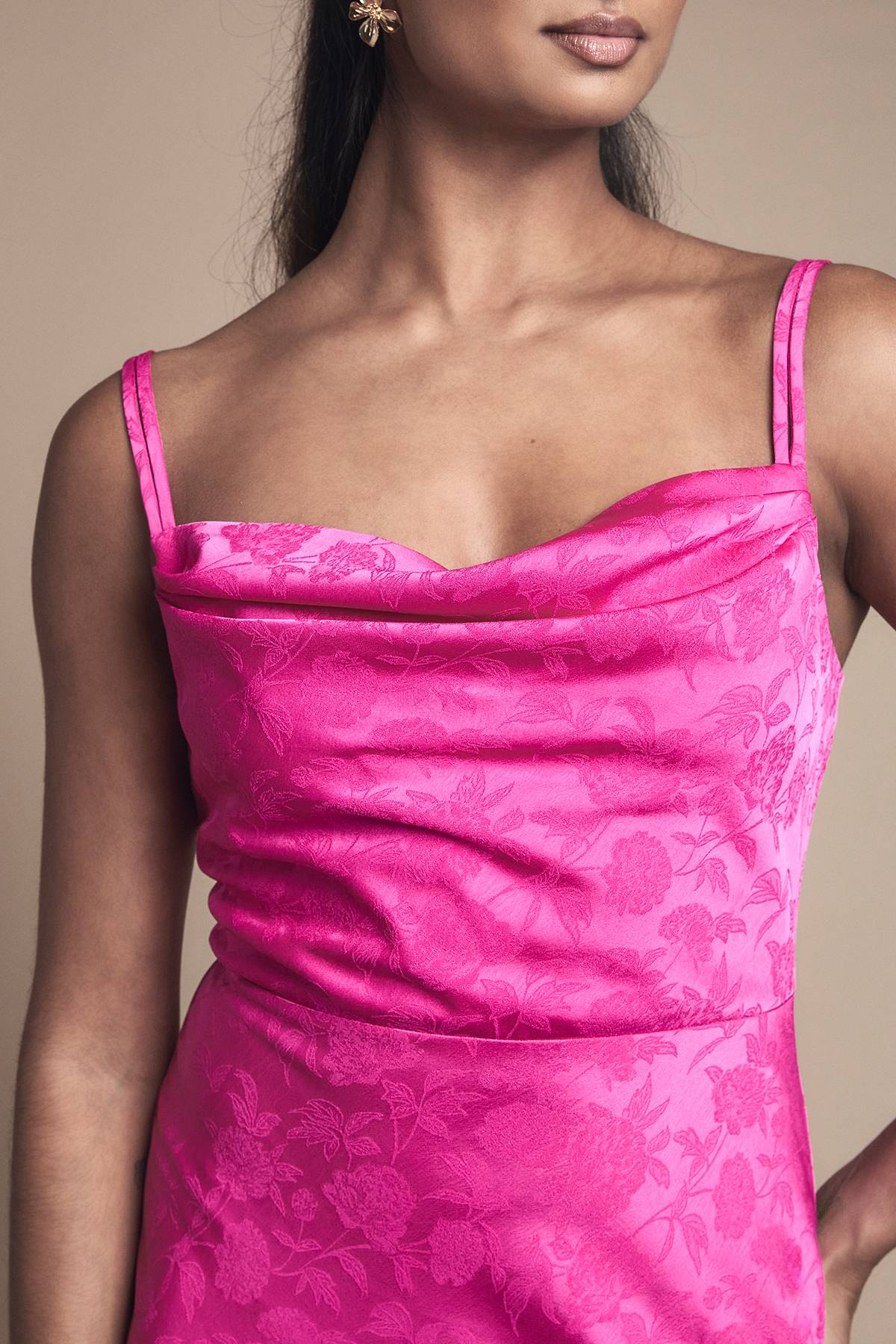 Oasis Robe De Demoiselle D'honneur En Satin Jacquard À Col Bénitier Et Doubles Bretelles