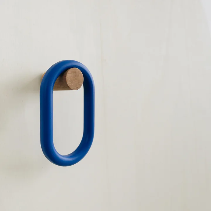 Hartô - Fernand Garderobenhaken, horizontal, Eiche natur / electric blue