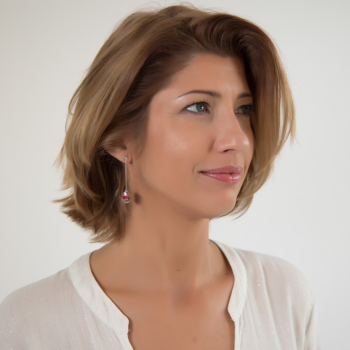 Pendants d'Oreille en Cabochon Corail & Dentelles d'Argent - Aden Boutique